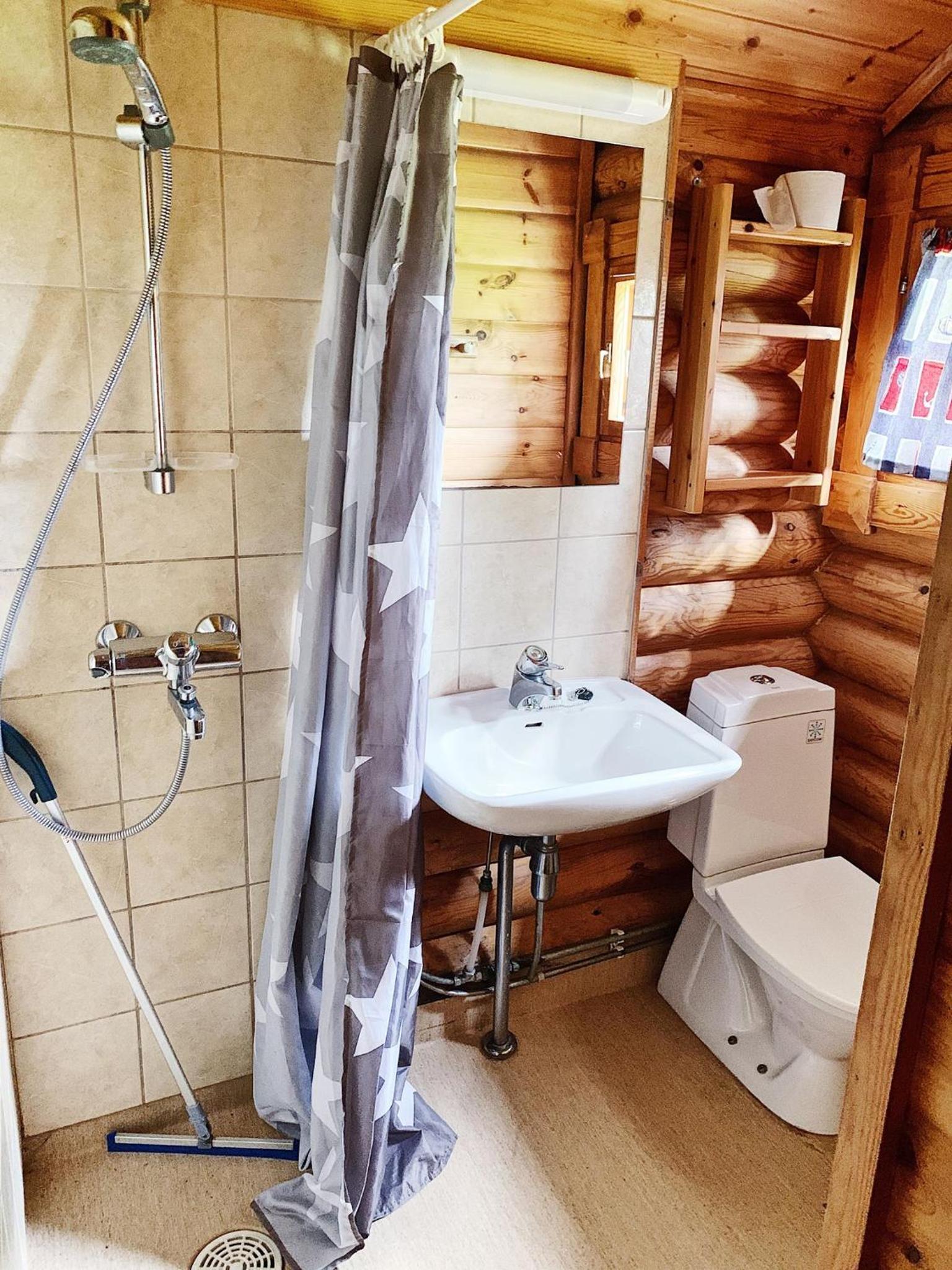 One-Bedroom Cottage - Pets Not Allowed photo 2