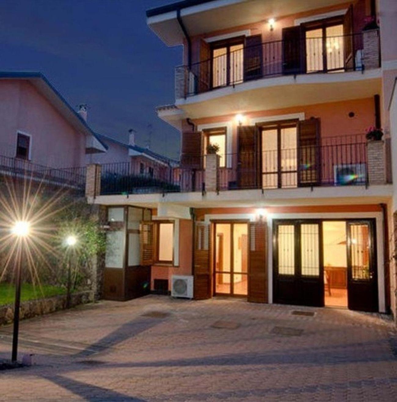 Villa photo 2