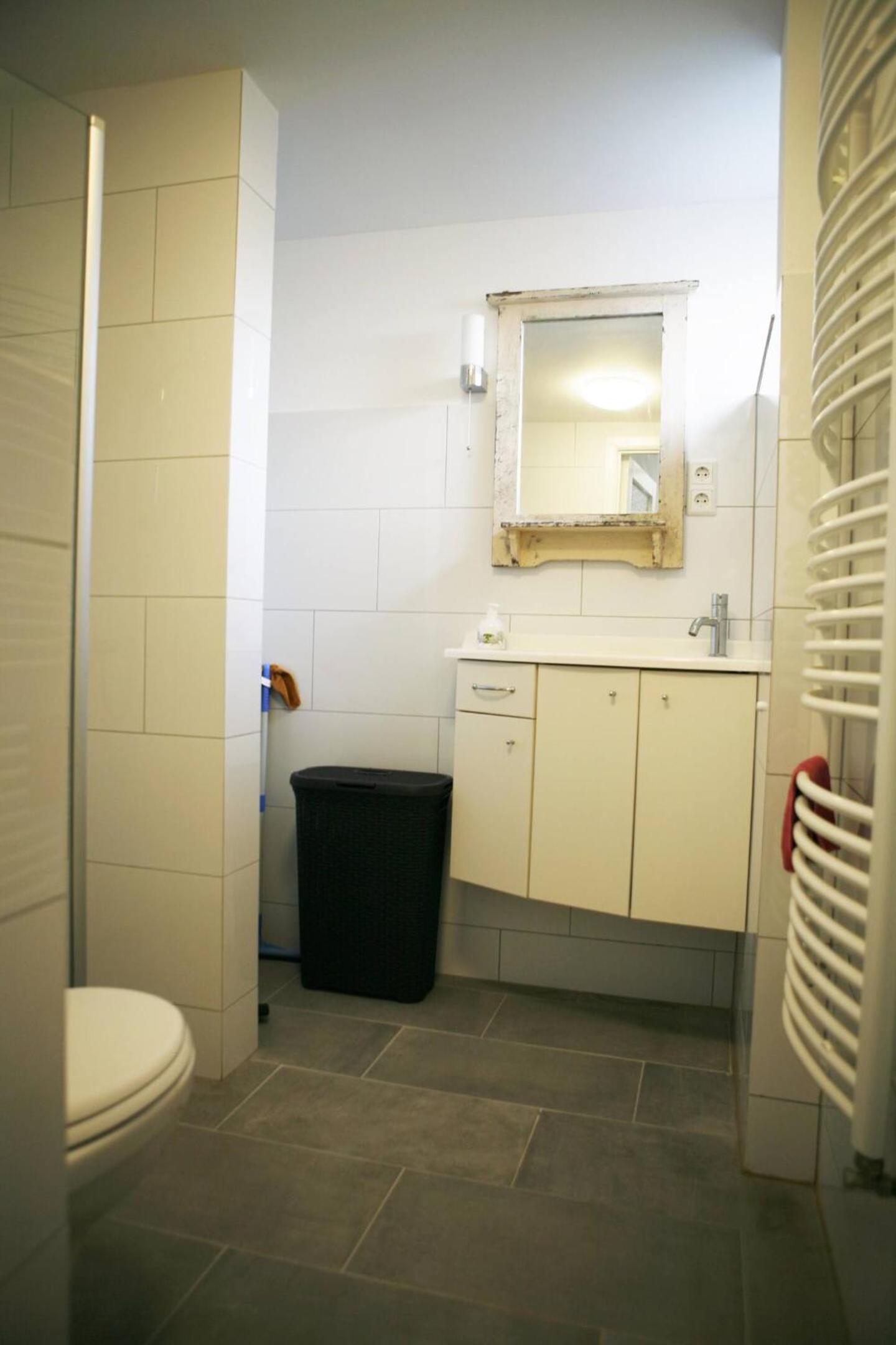 Double Room With Private Bathroom - Photo 2