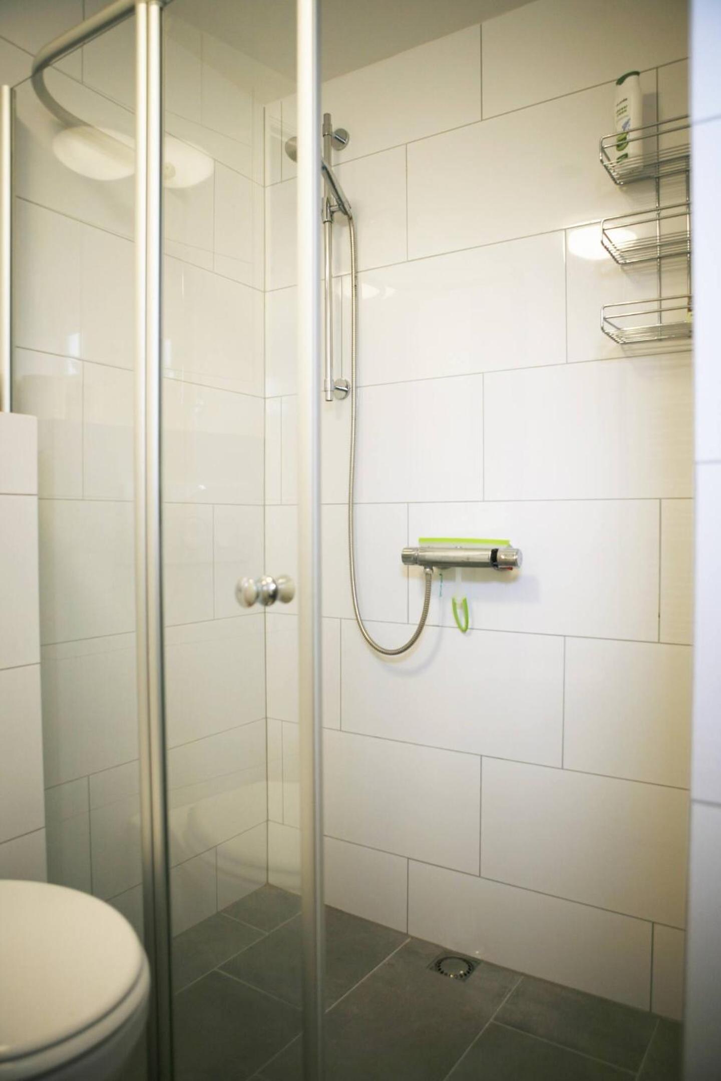 Double Room With Private Bathroom - Photo 9