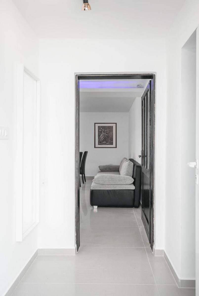 Apartment with Terrace - Photo 24