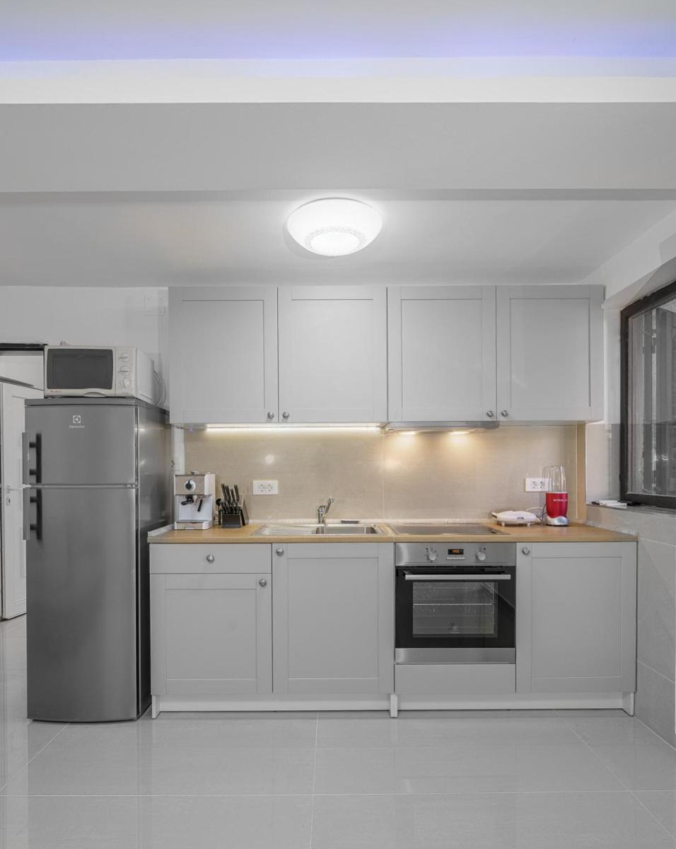 Apartment with Terrace - Photo 25