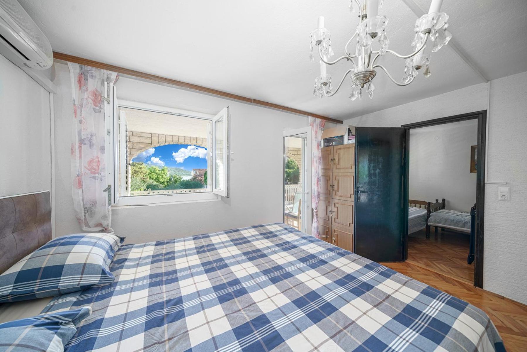 Apartment with Terrace - Photo 8