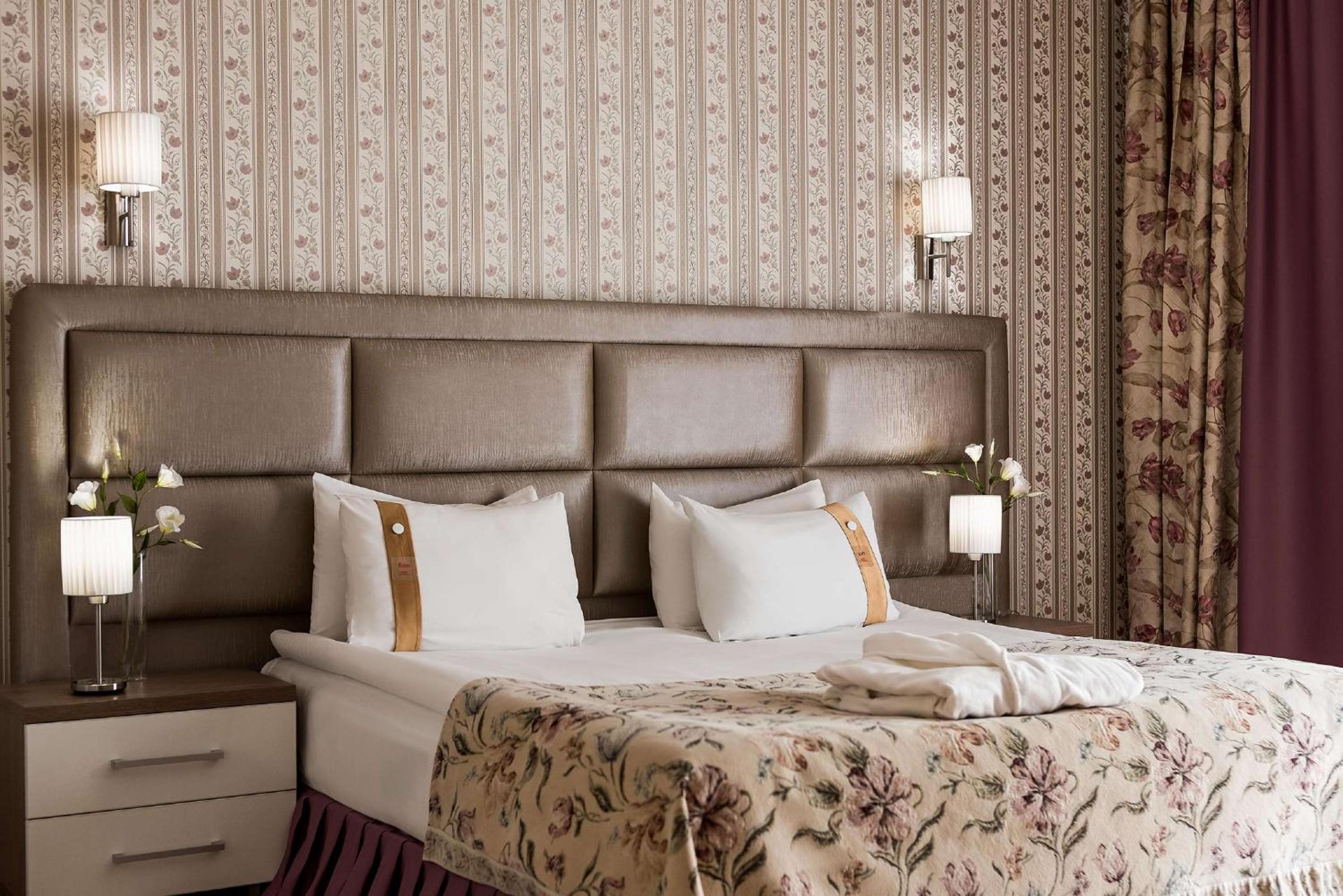 Double Room with Double Bed and Balcony - Non-Smoking photo 3