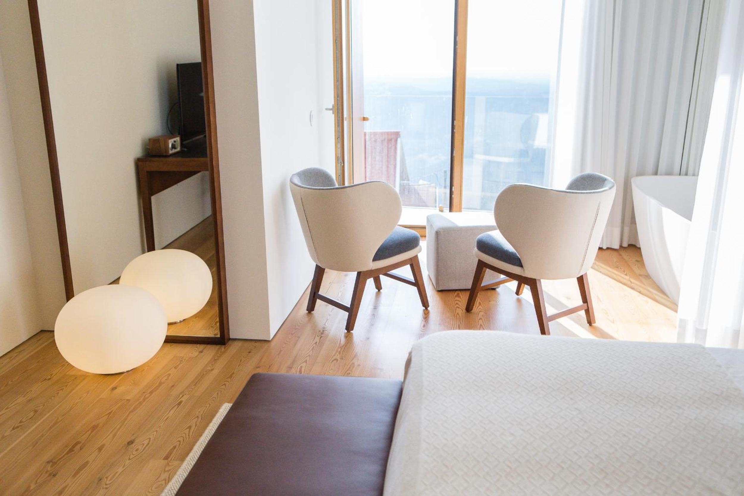 Deluxe Suite - Photo 5