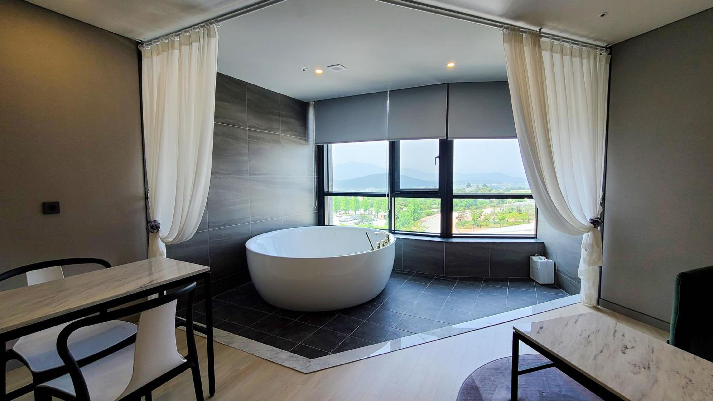 Suite with Spa Bath - Photo 2