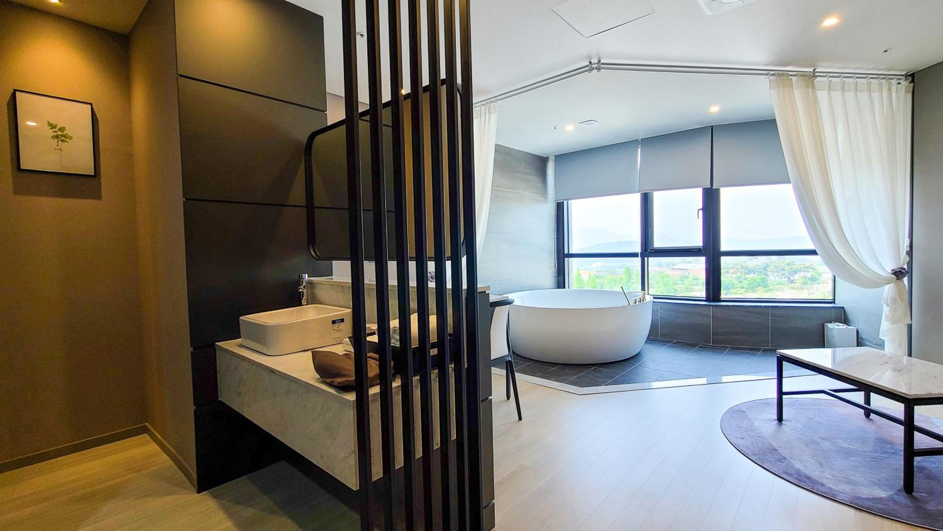 Suite with Spa Bath - Photo 6