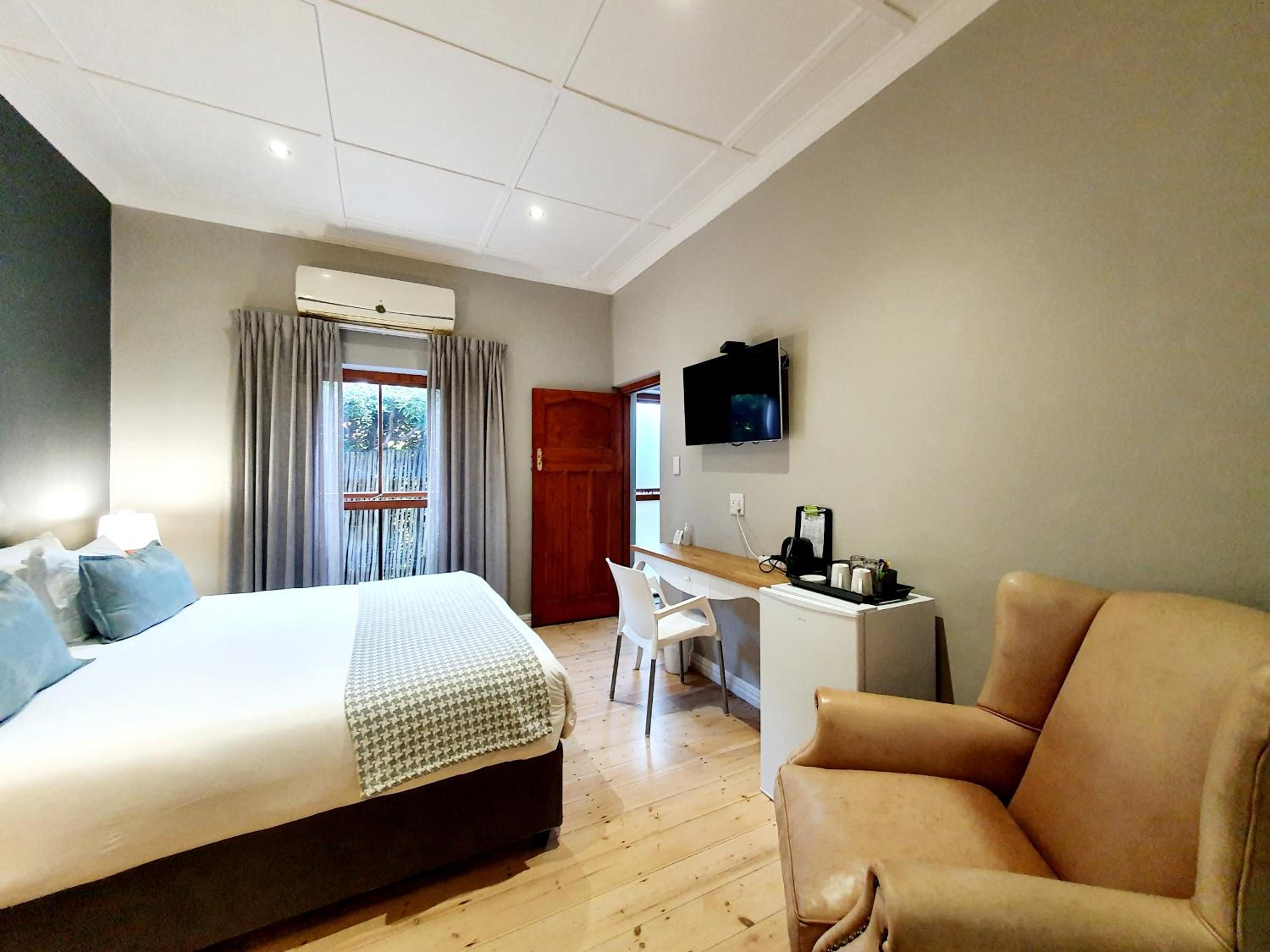 Luxury Double or Twin Room photo 2