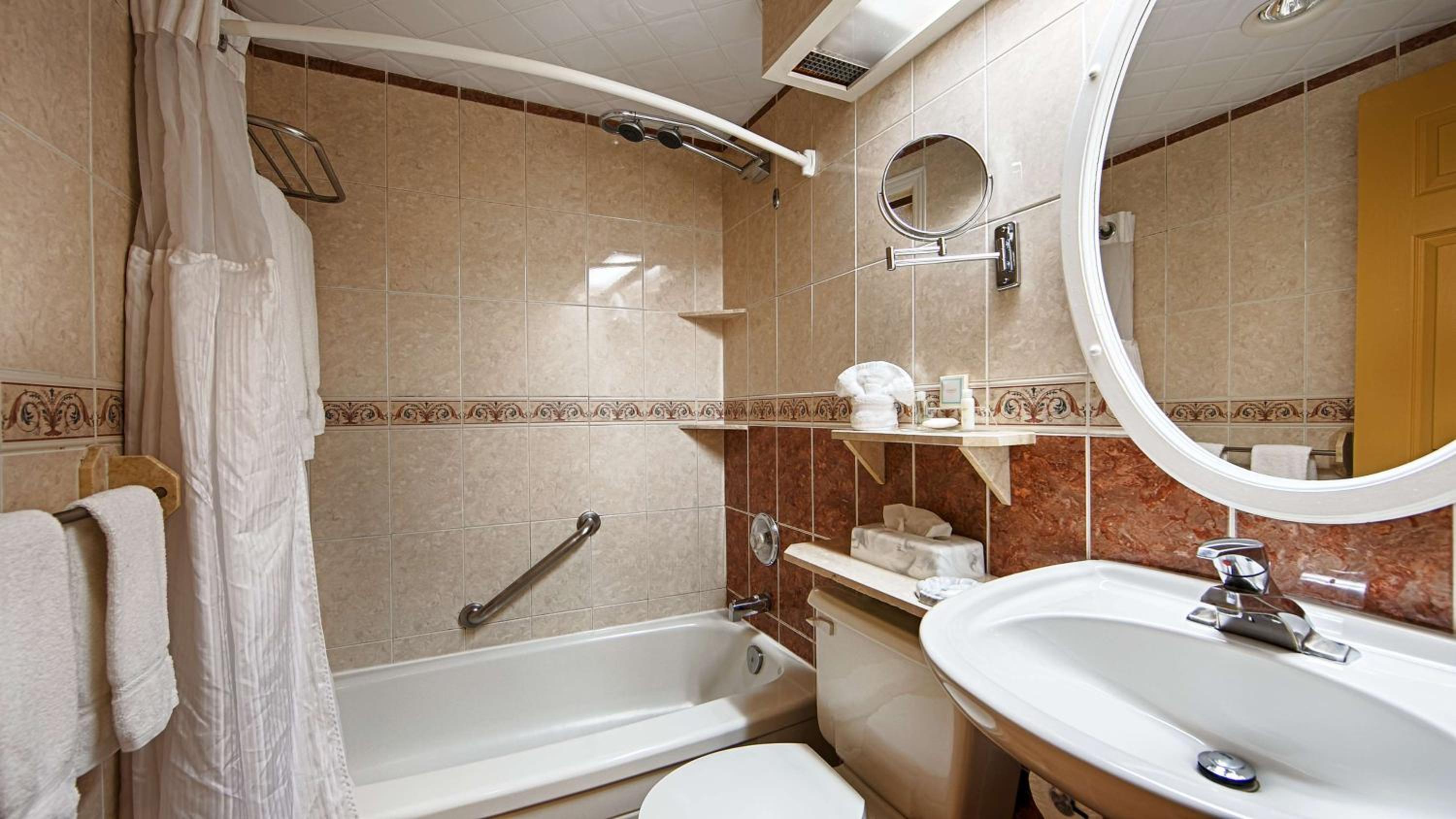 Queen Room - Non-Smoking - Photo 2