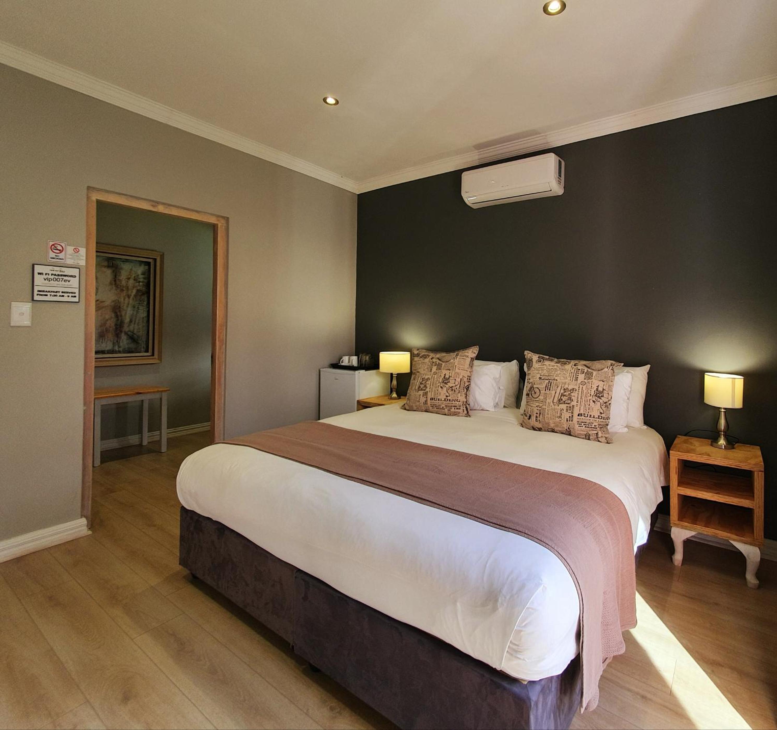 Luxury Double or Twin Room photo 3
