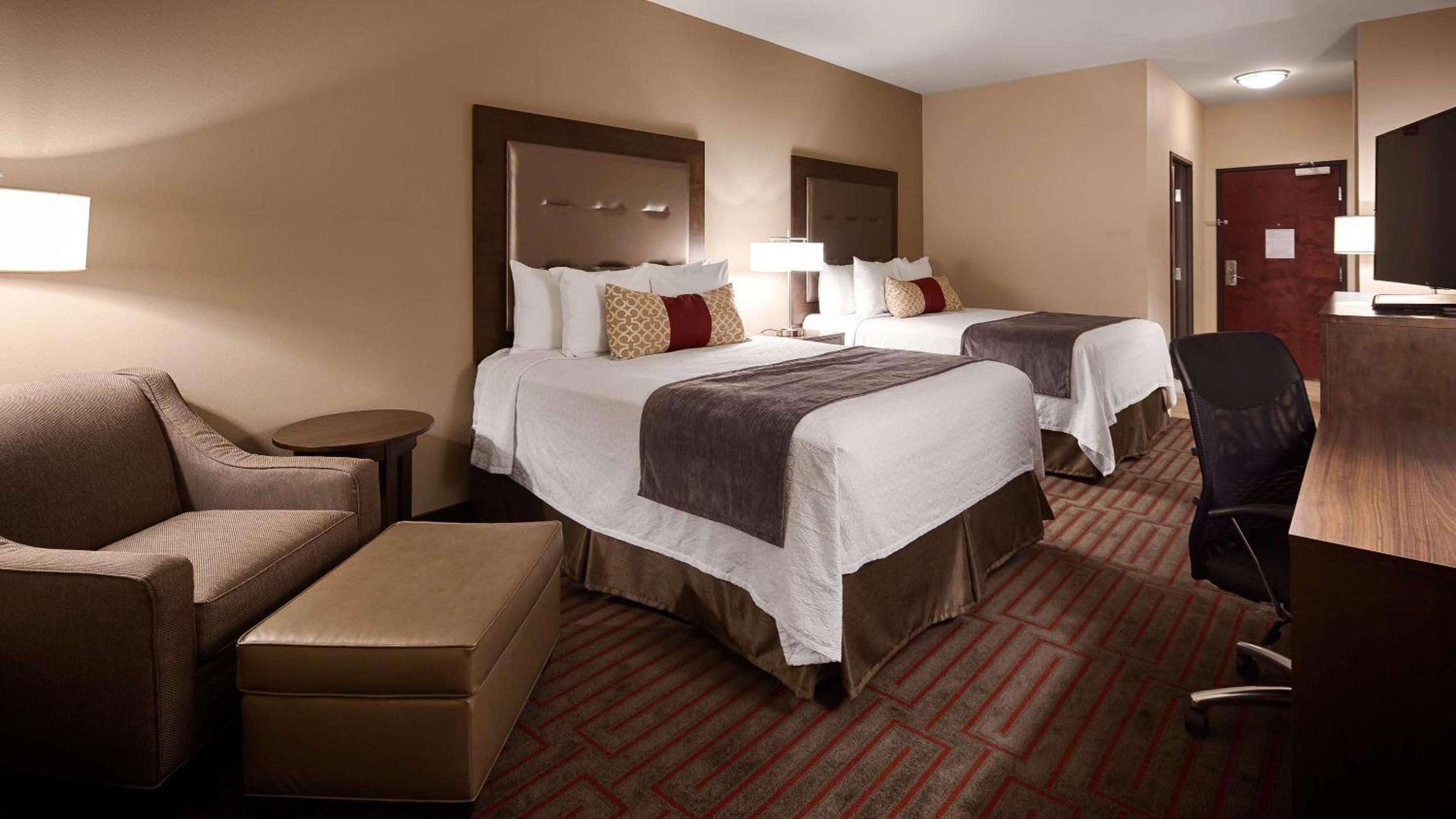 Queen Room with Two Queen Beds and Bath Tub - Disability Access/Non-Smoking  photo 1