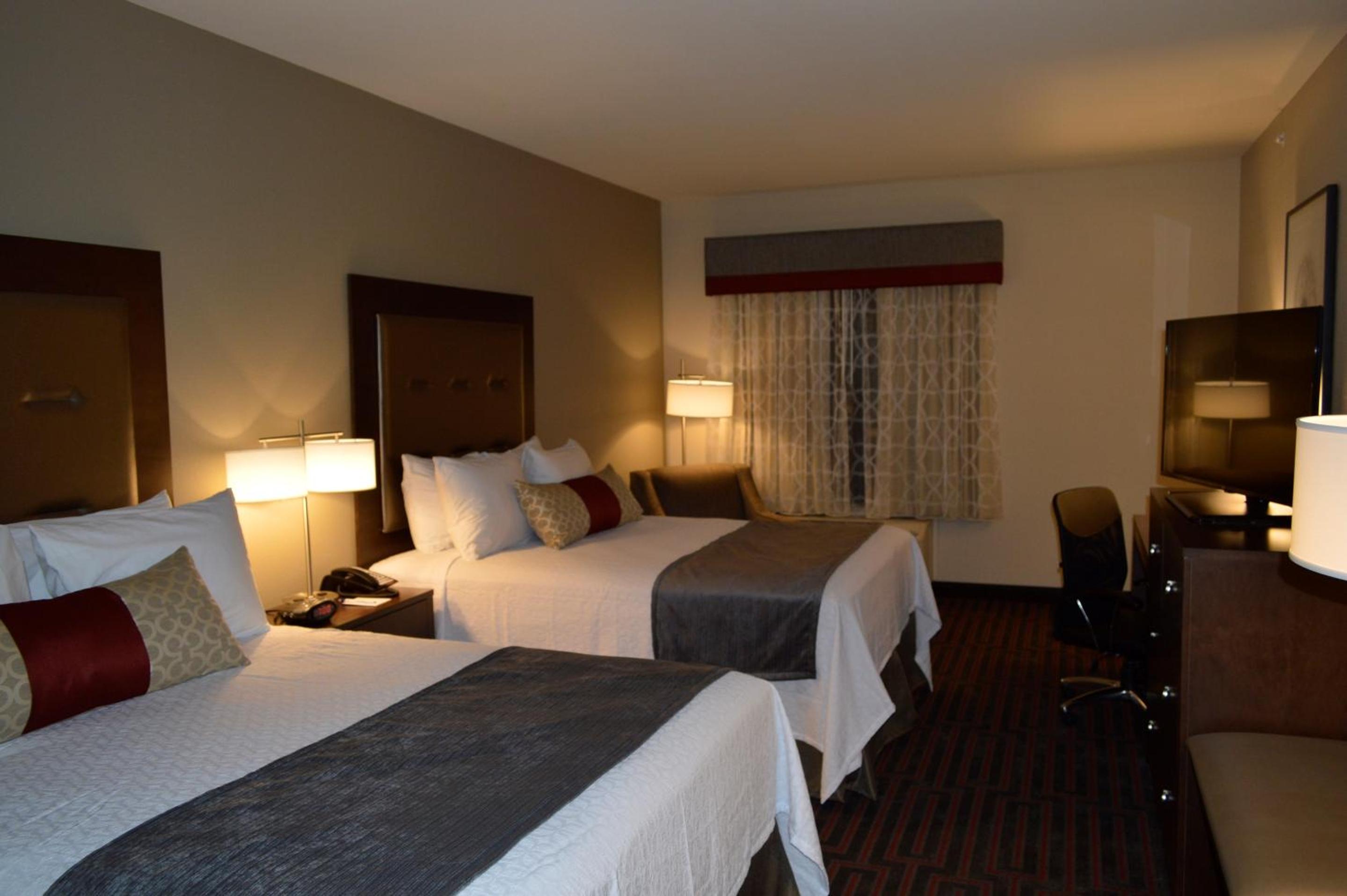 Queen Room with Two Queen Beds - Non-Smoking photo 1