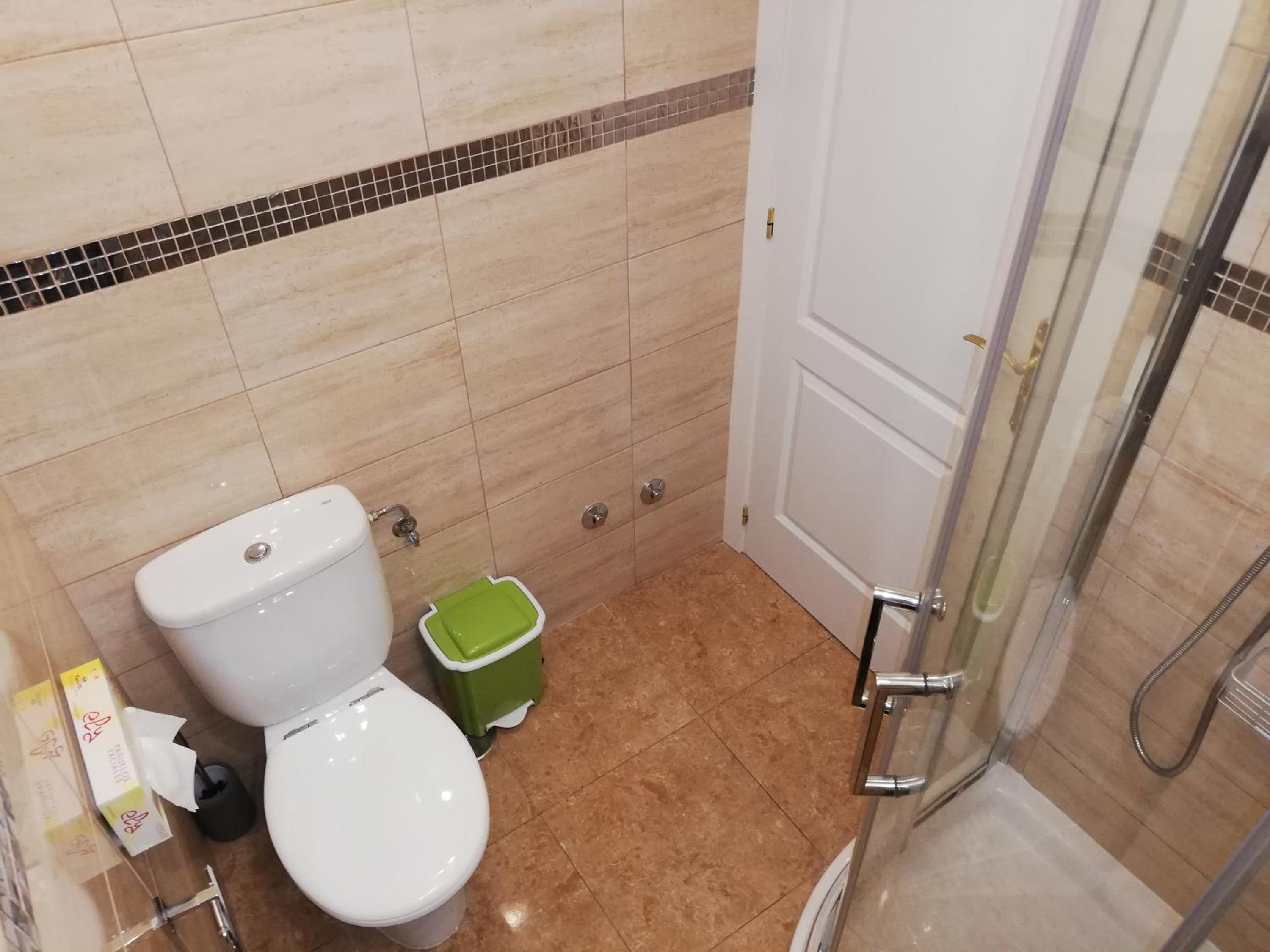 Single Room with Shared Bathroom