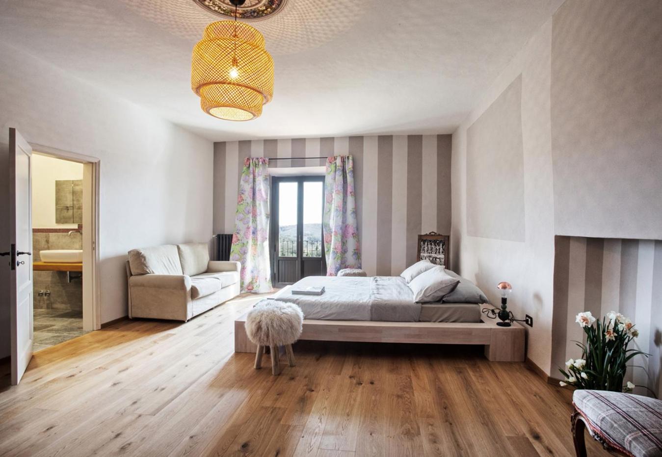 Deluxe Double Room with Balcony photo 1