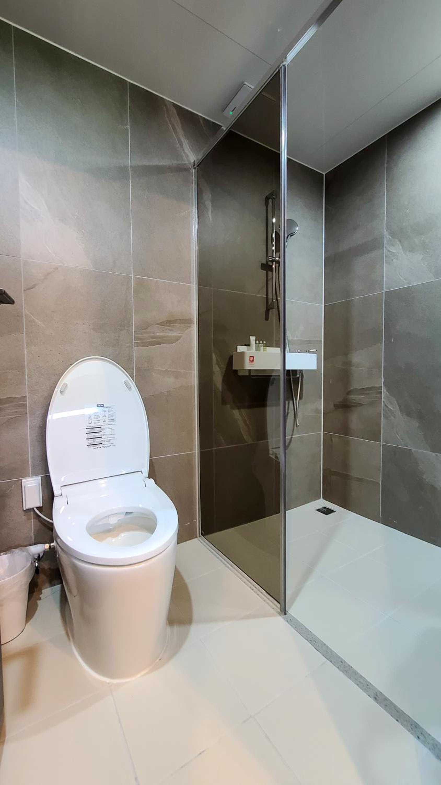 Deluxe Suite with Spa Bath - Photo 5
