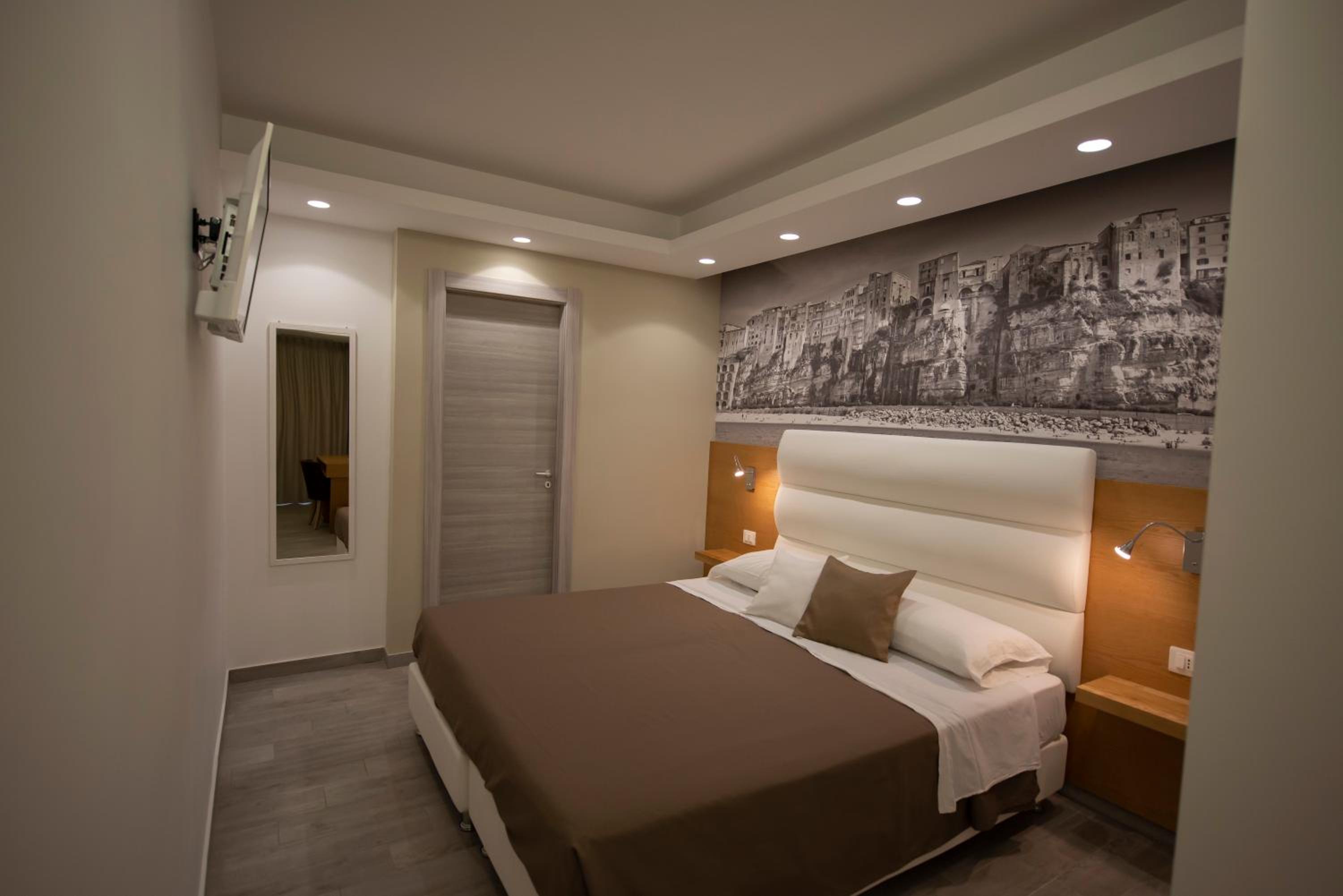 Quadruple Room - Photo 9
