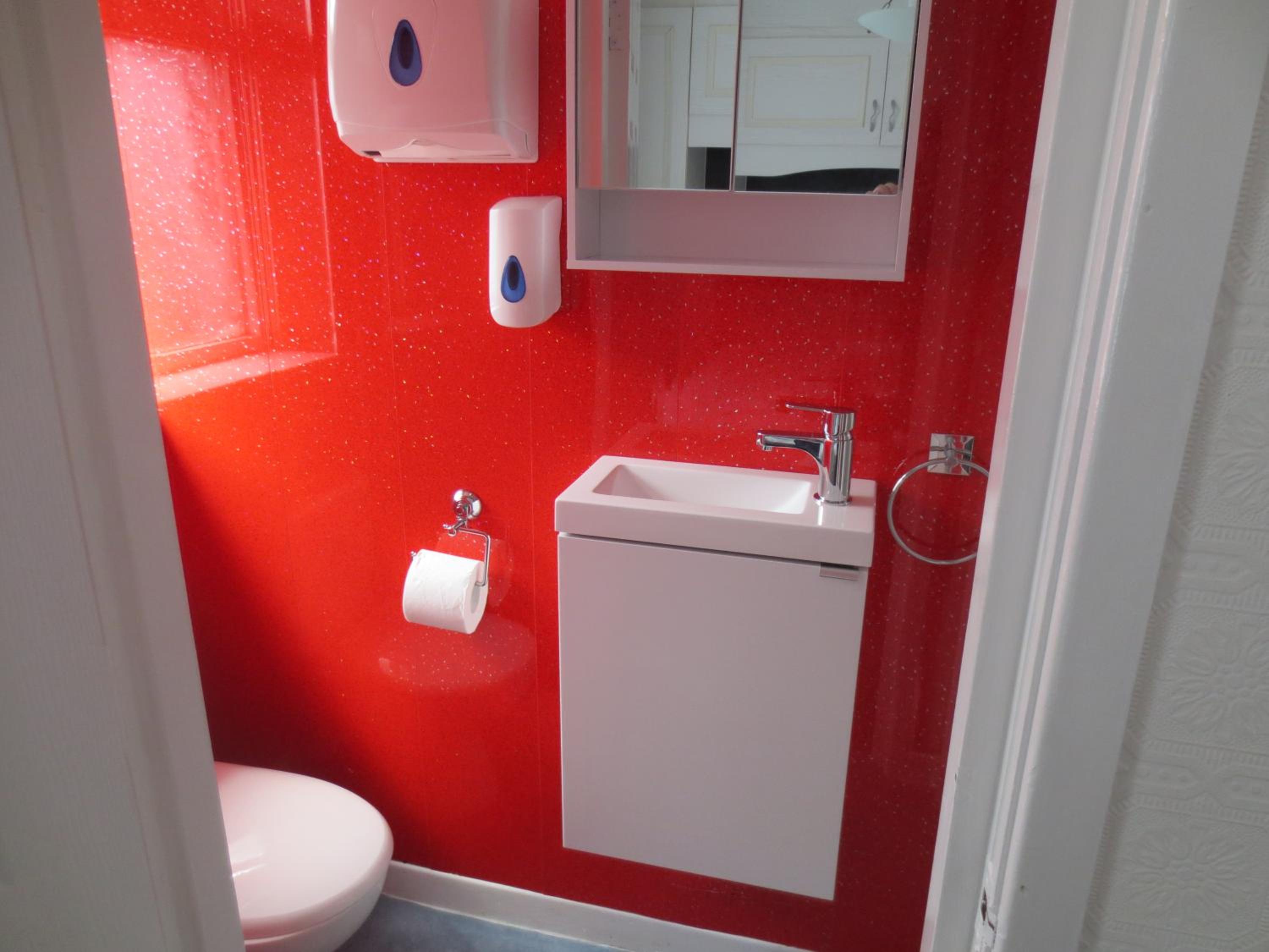 Double Room with Private Bathroom - Photo 2