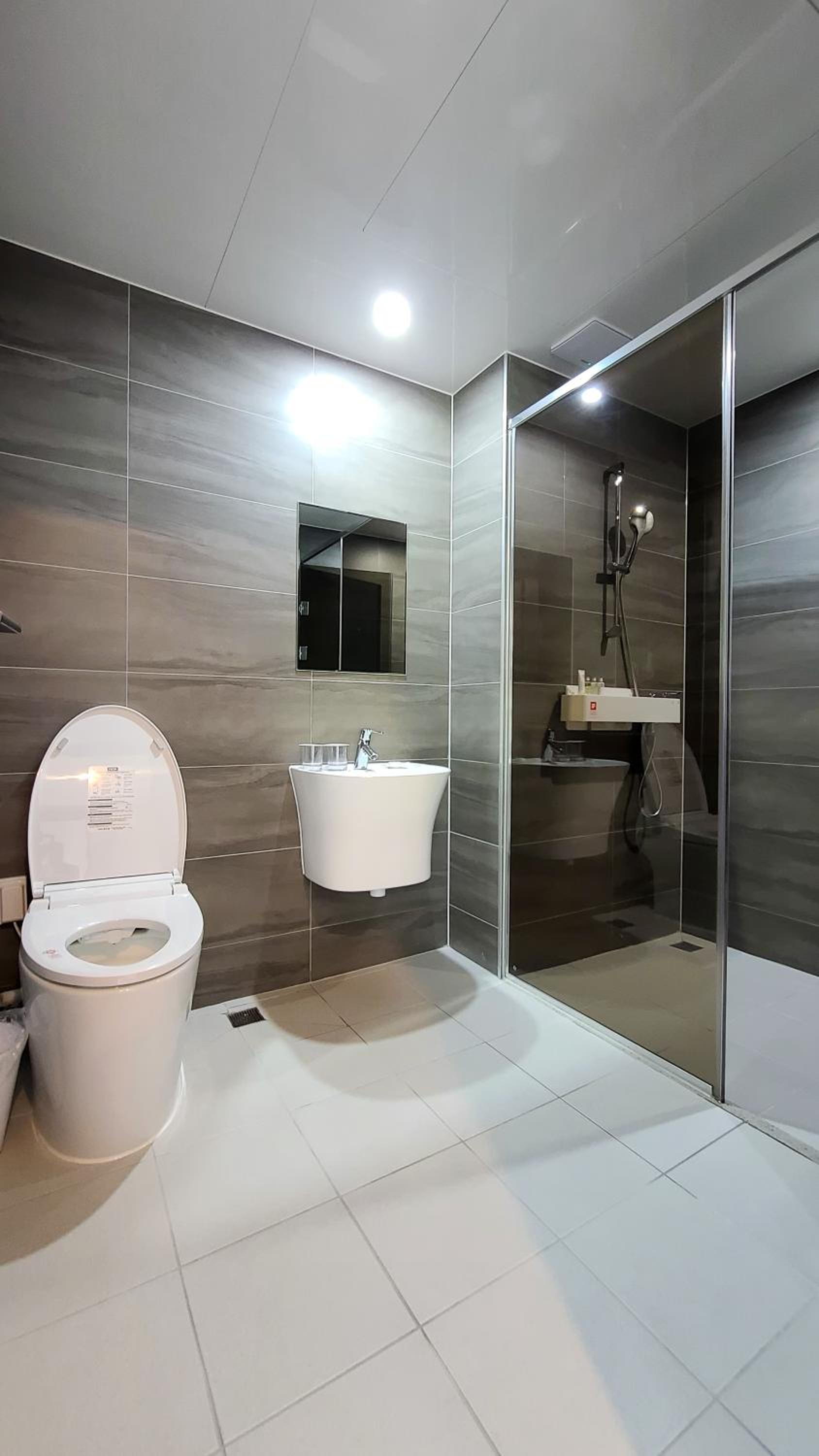 Superior King Suite - Photo 2