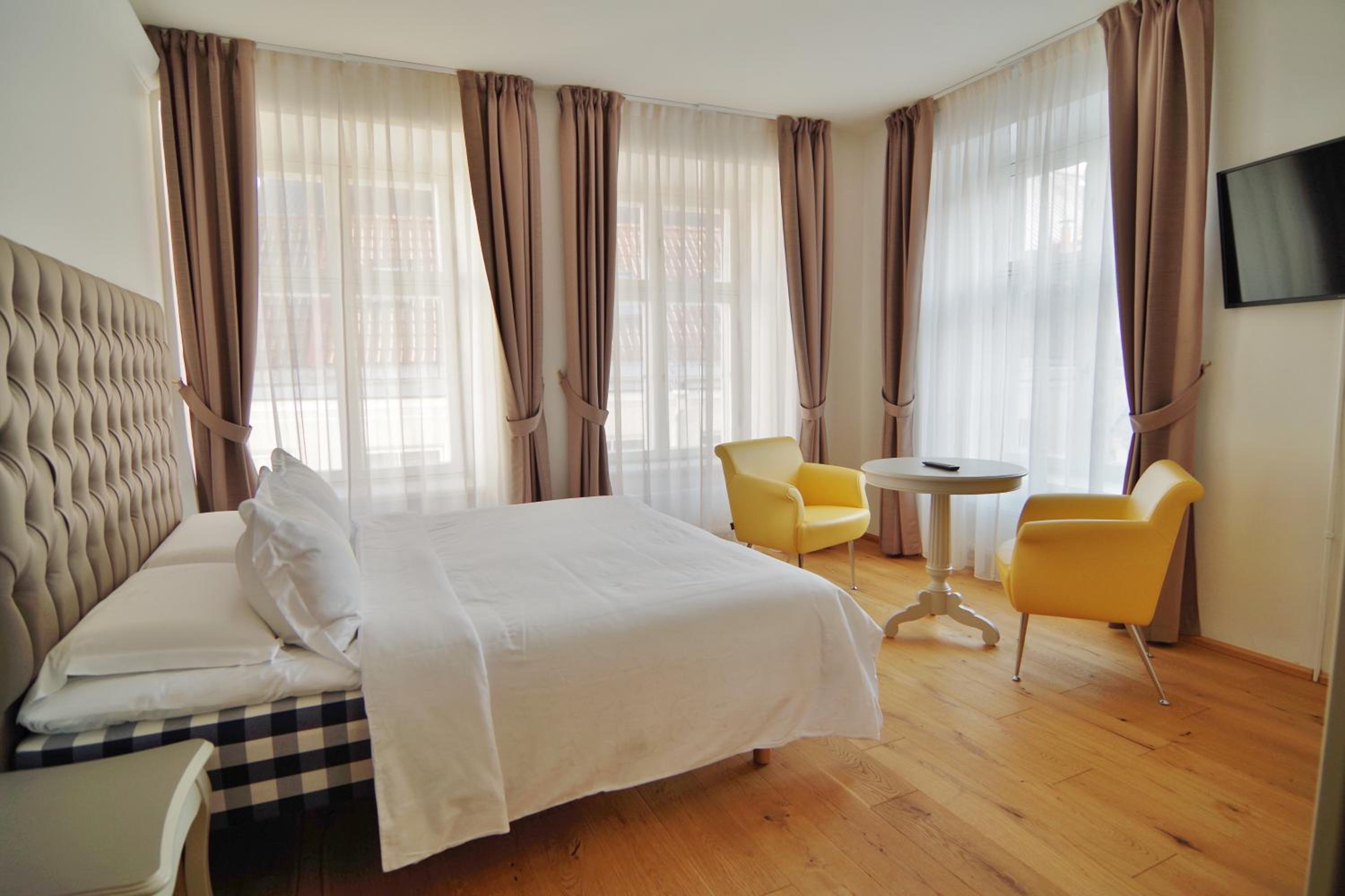 Superior Deluxe Double or Twin Room  photo 2