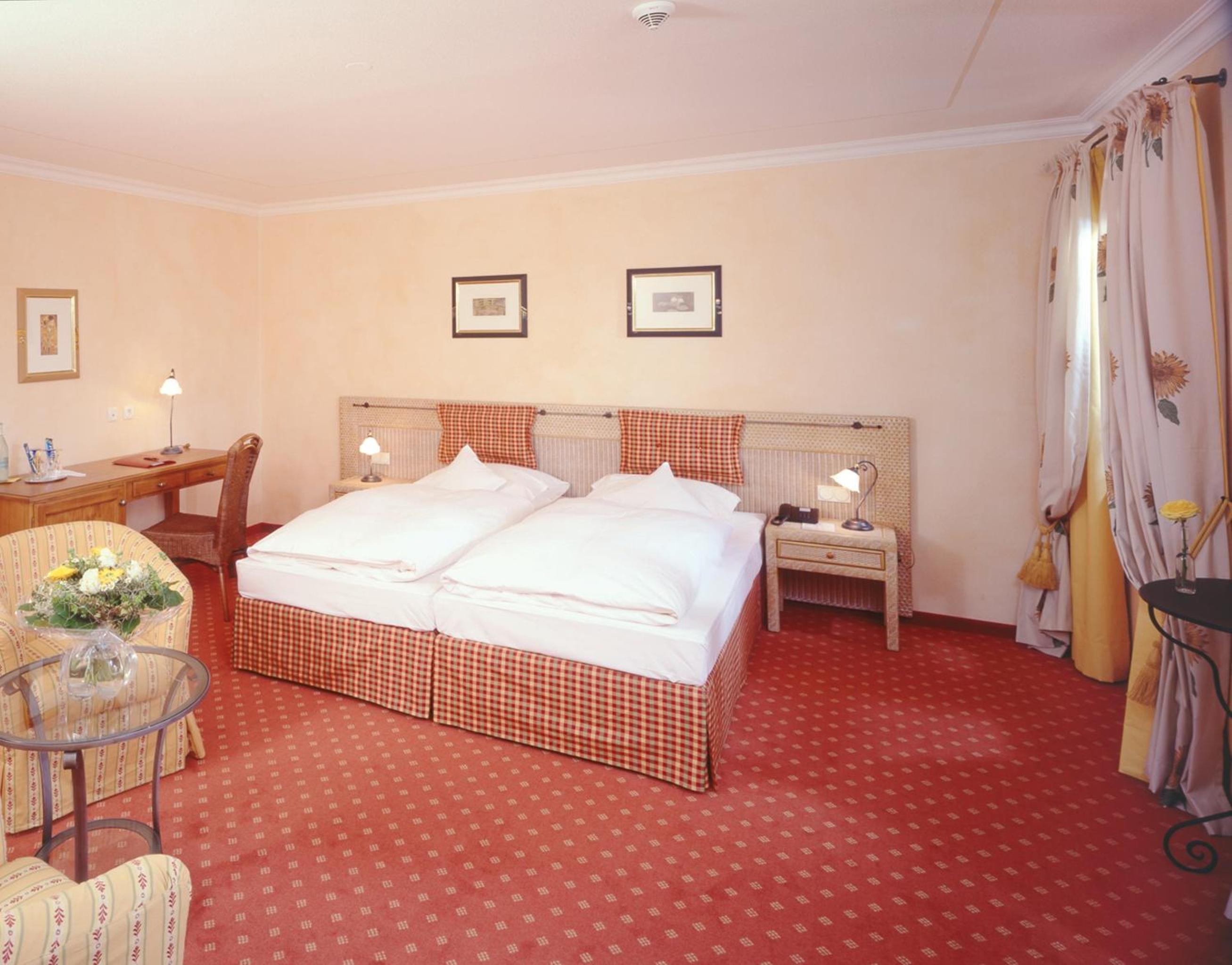 Double Room Streetside photo 1