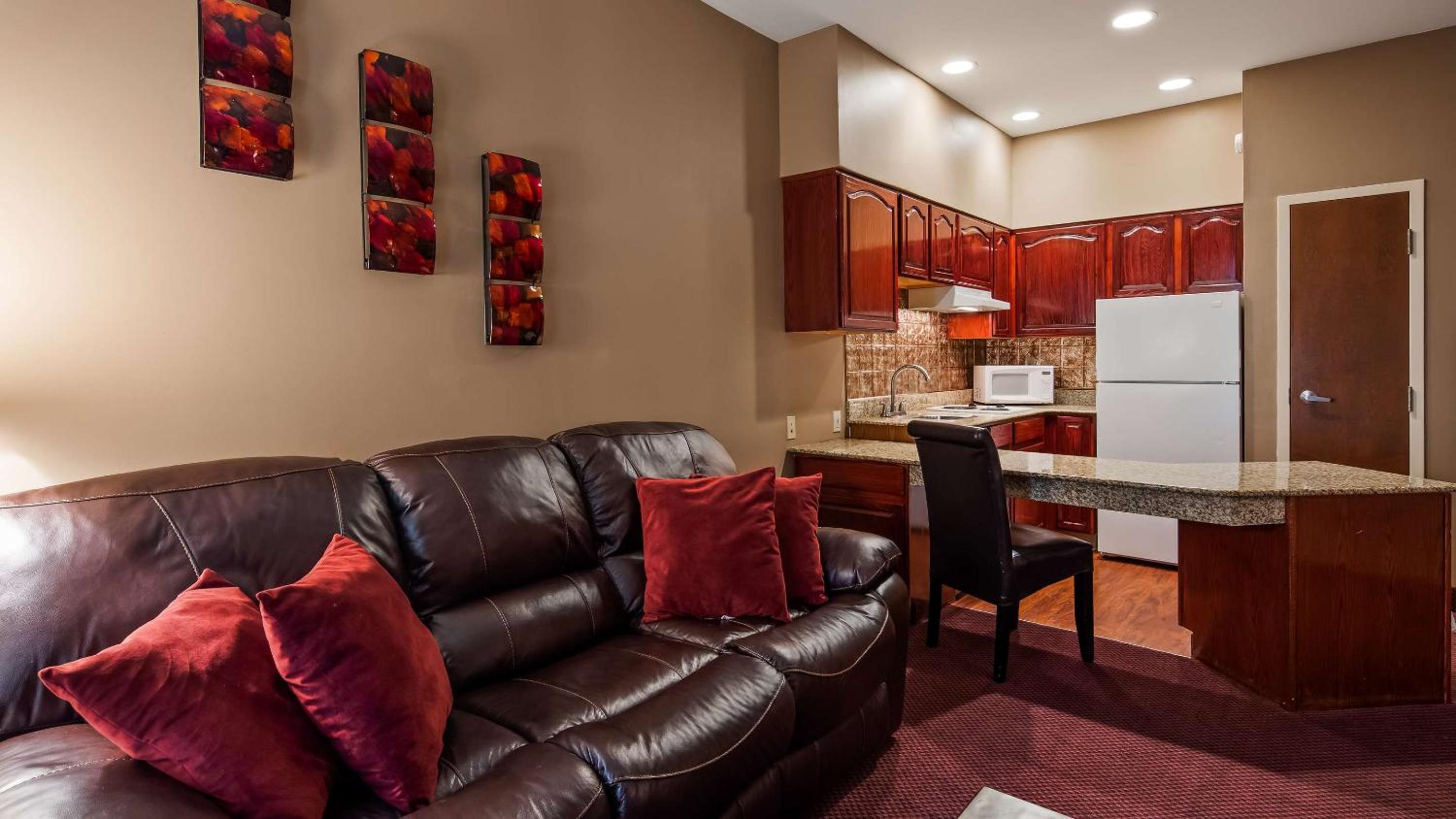King Suite with Sofa and Kitchen - Non-Smoking - Photo 2