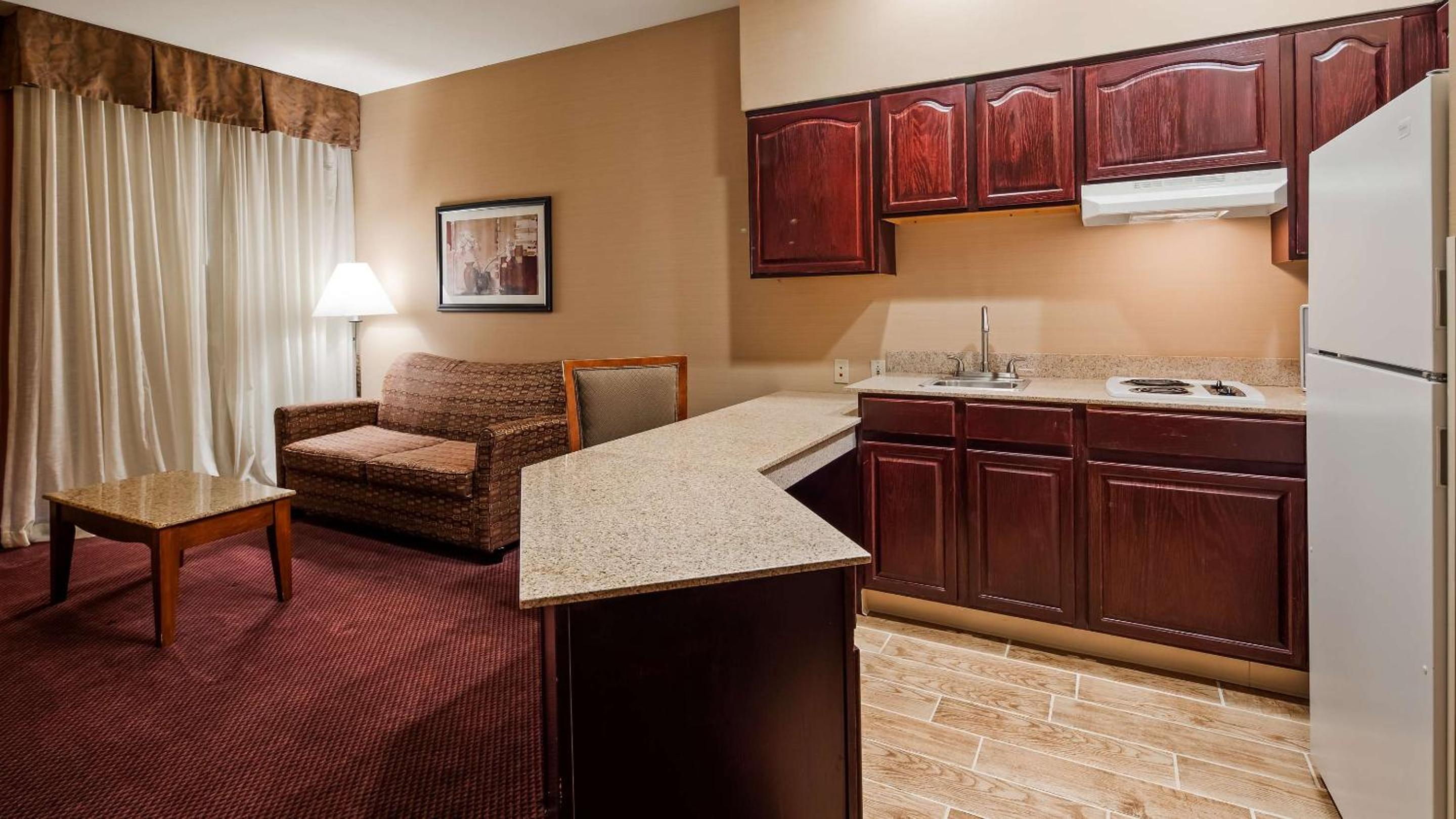 King Suite with Sofa and Kitchen - Non-Smoking - Photo 6
