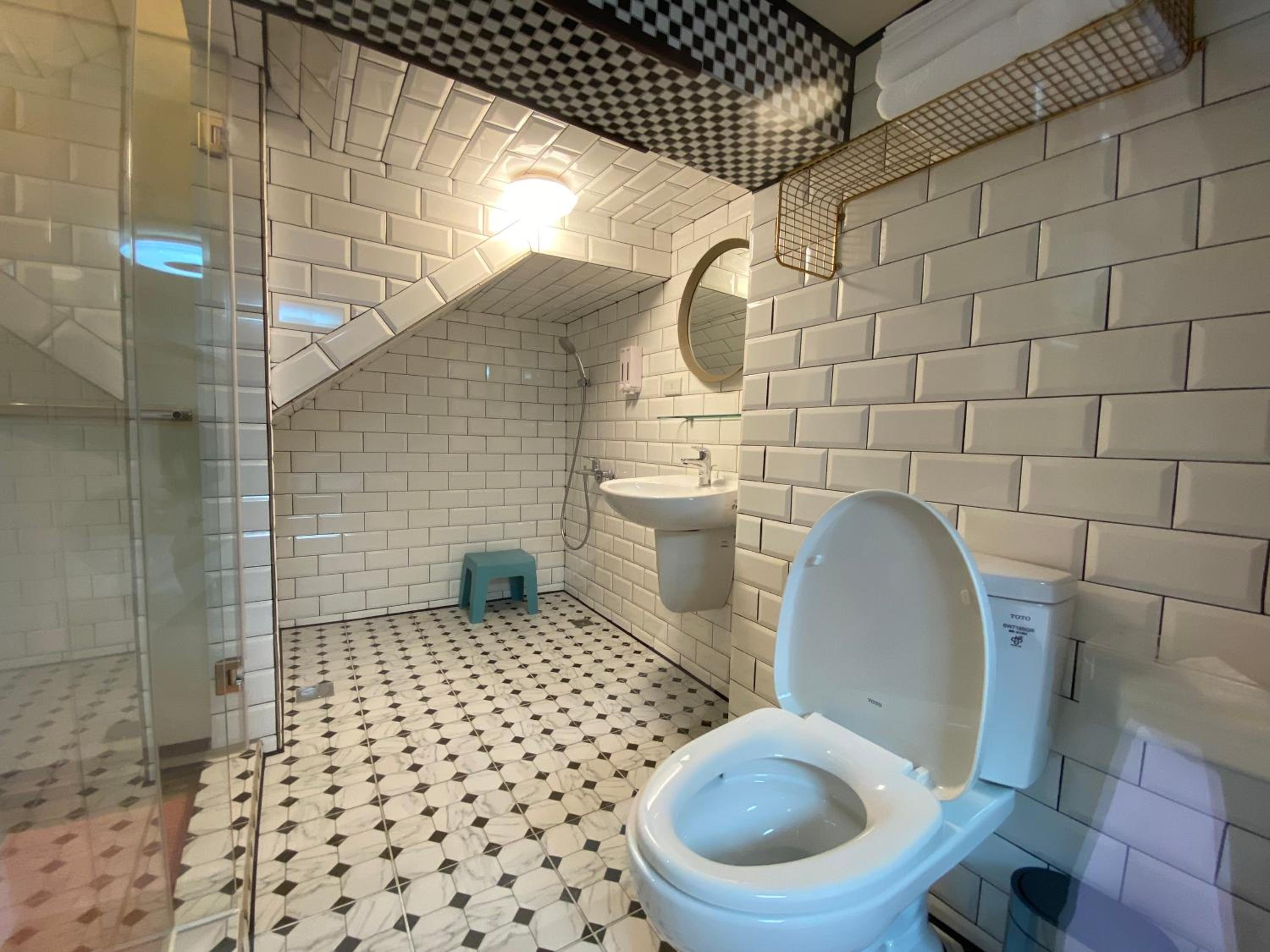 Small Double Room - Photo 8