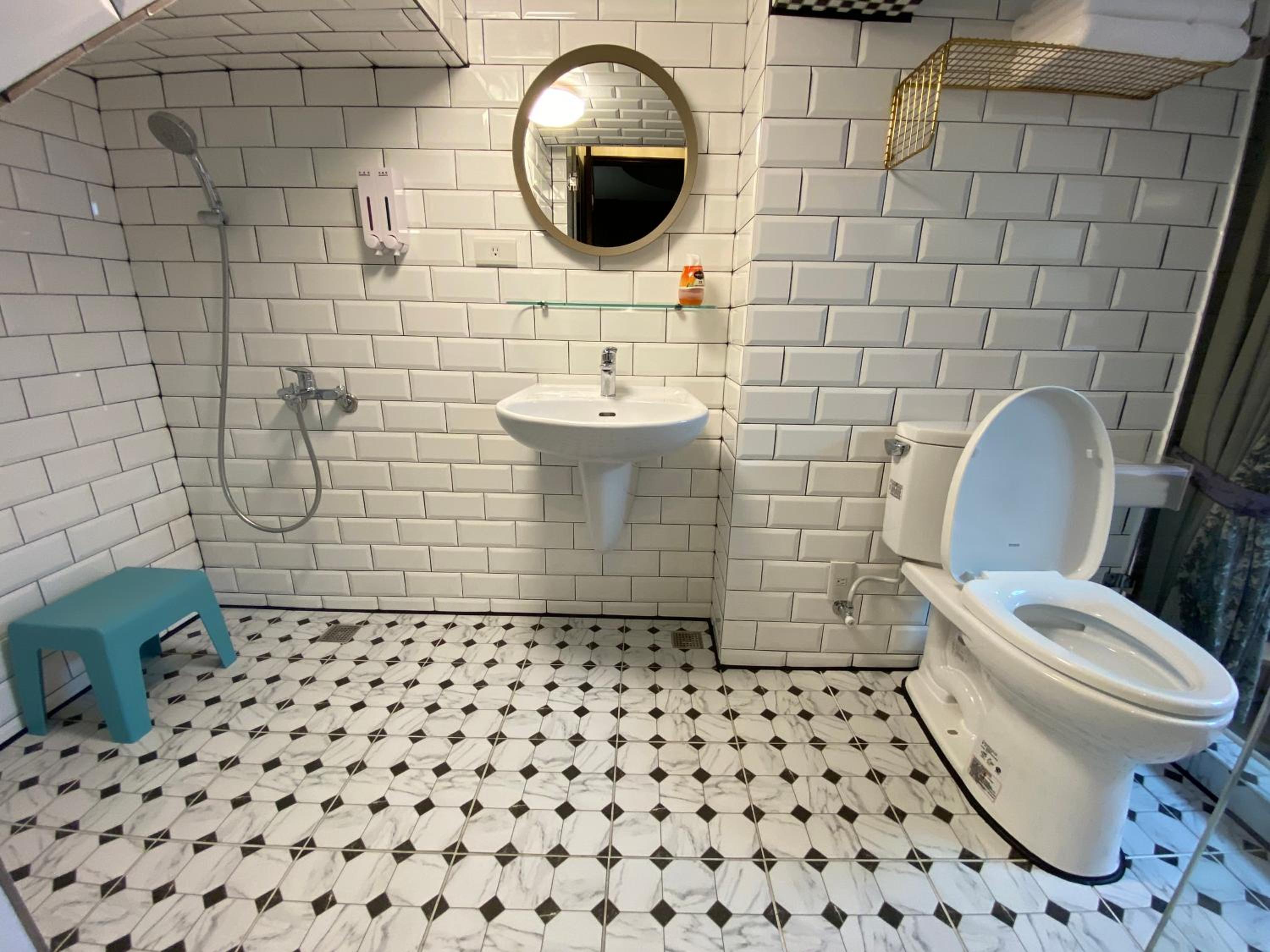 Small Double Room - Photo 4