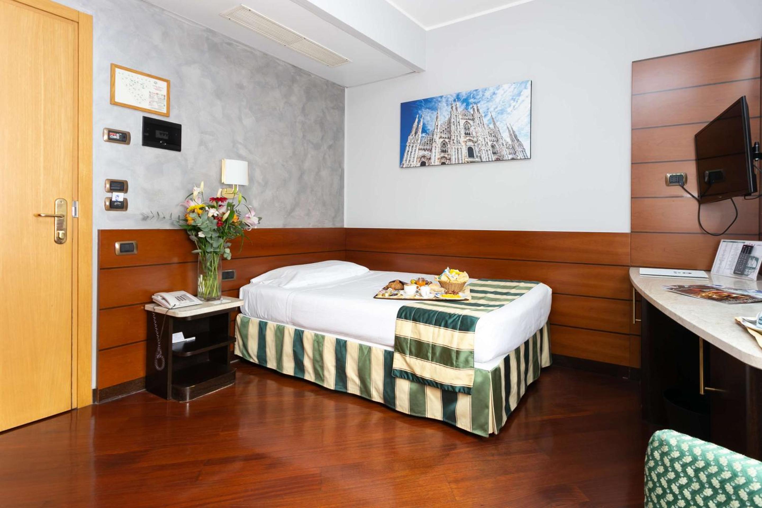 Standard Single Room thumbnail 6