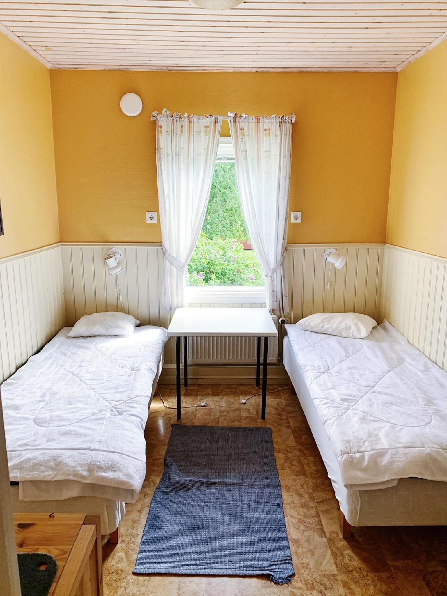 Twin Room with Shared Bathroom - Pets Not Allowed photo 2