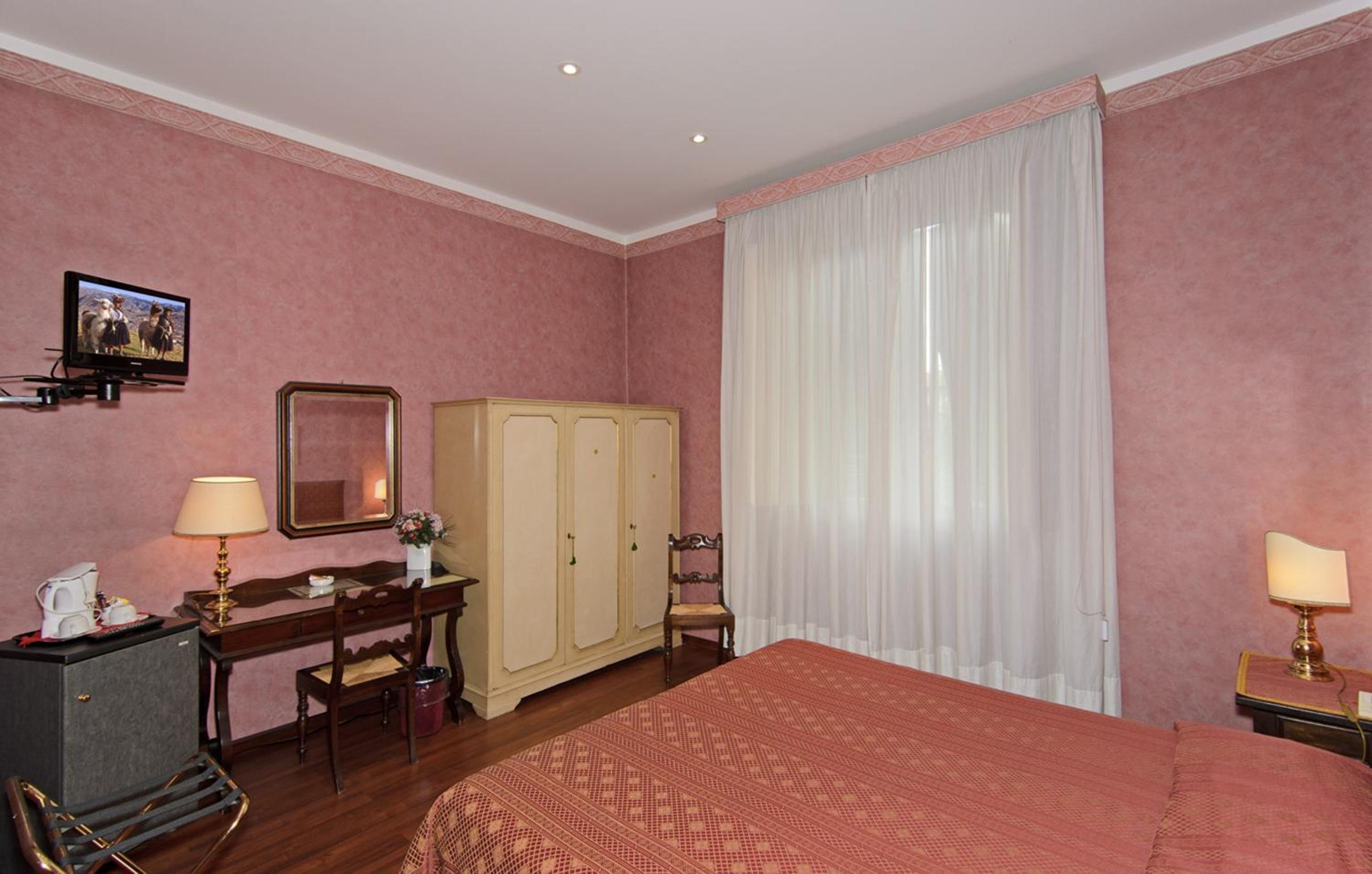 Double or Twin Room - Photo 2