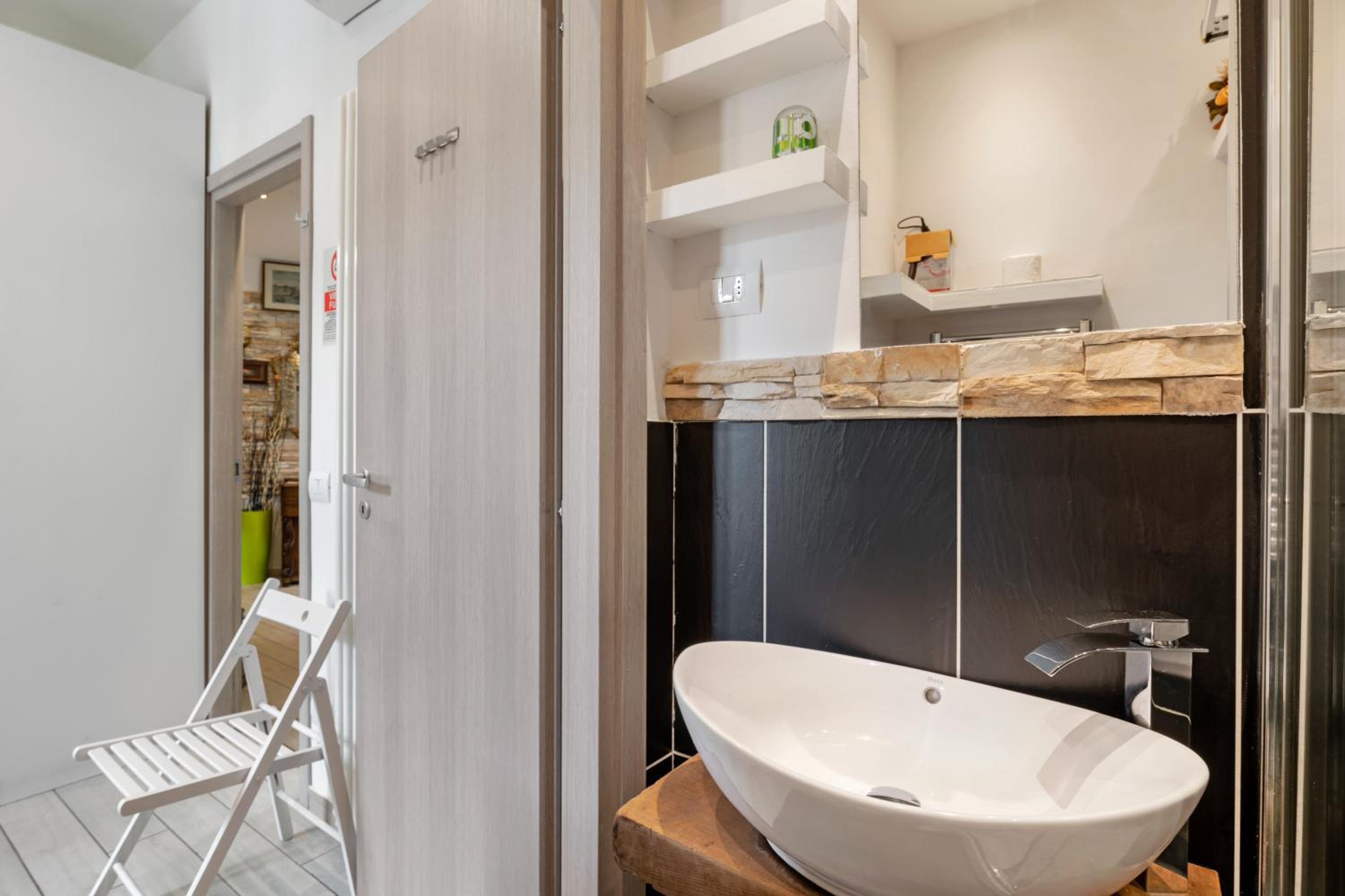 Single Room with Private Bathroom photo 3