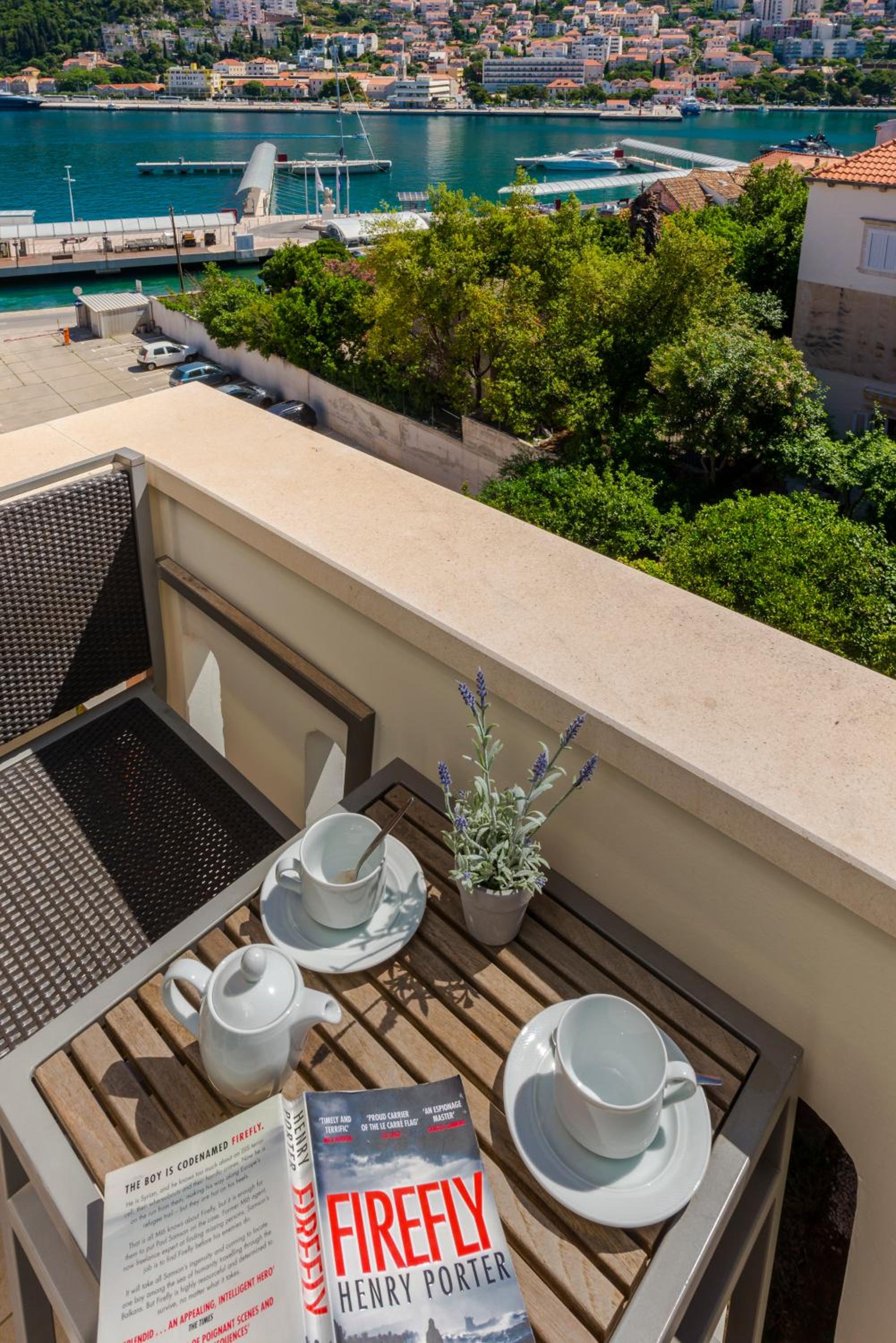 Classic Double or Twin Room with Balcony and Sea Side View - Photo 9