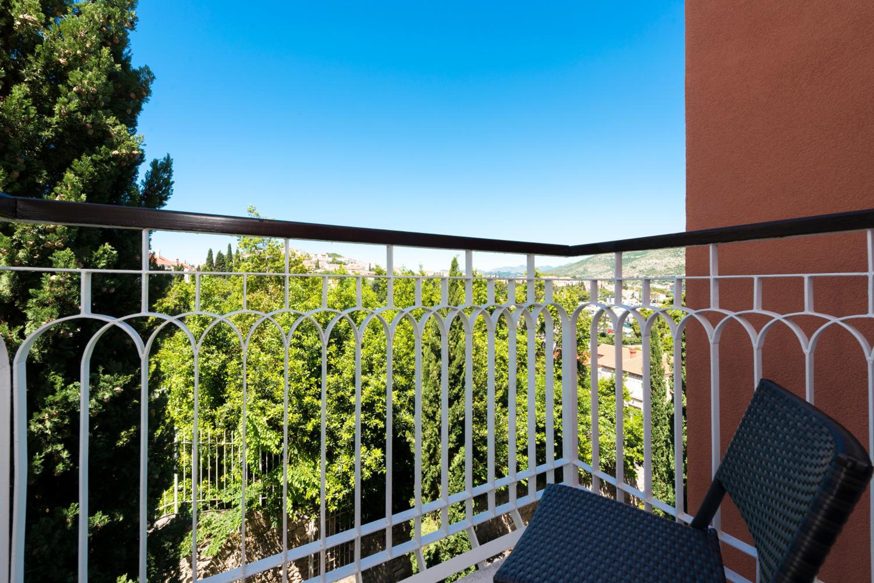 Classic Double or Twin Room with Balcony - Photo 13