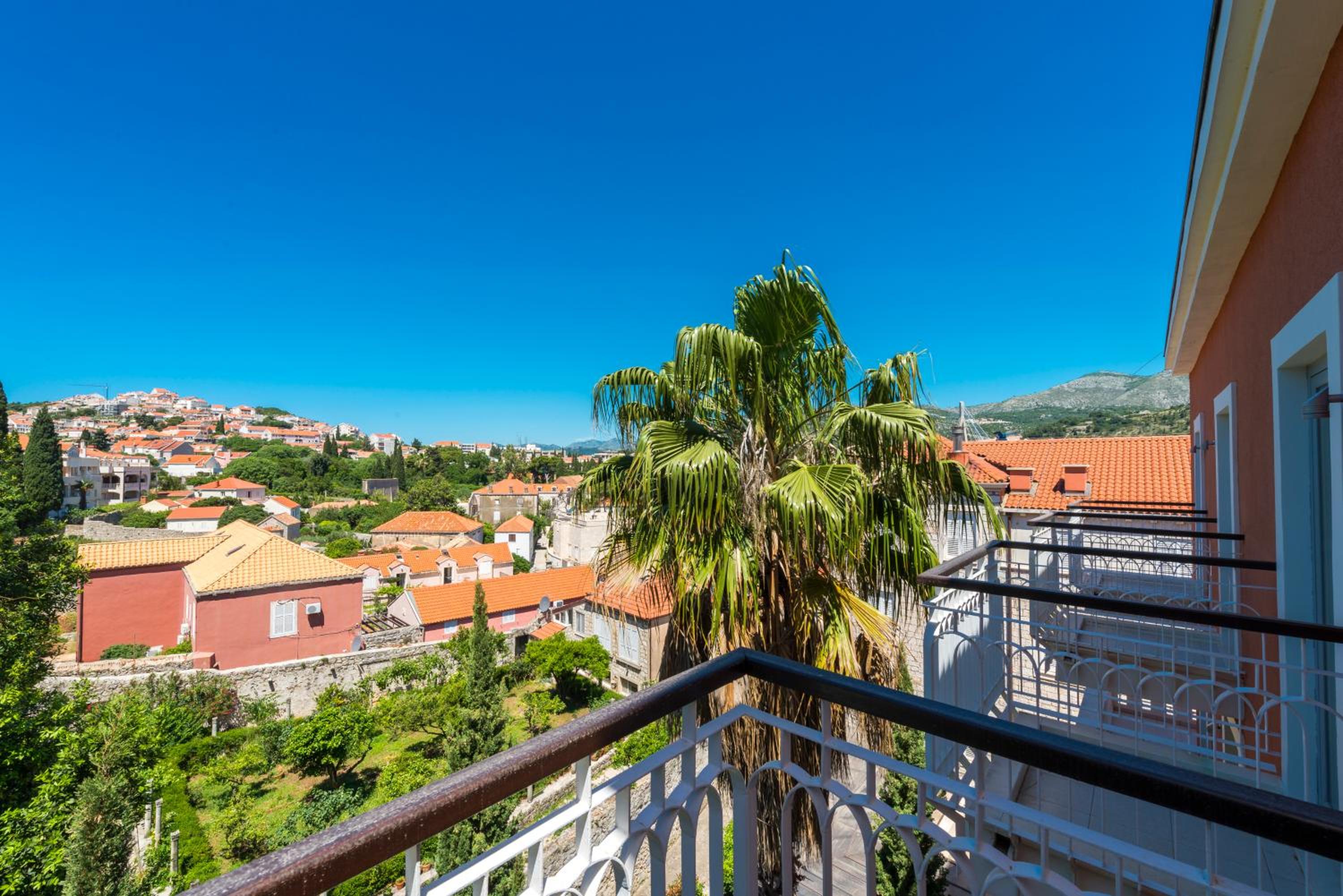 Classic Double Or Twin Room With Balcony - Garden View