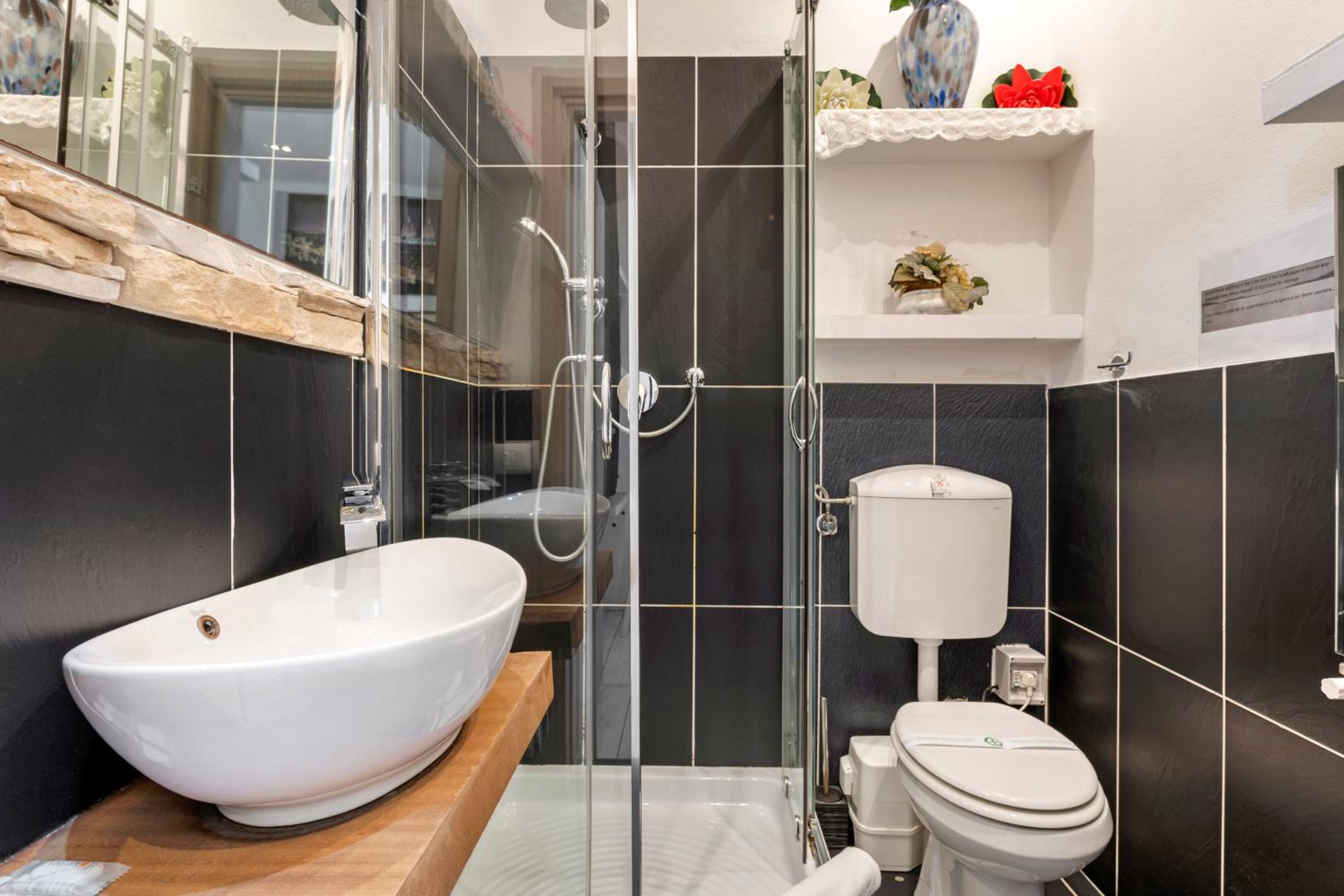 Double Room with Private Bathroom photo 3