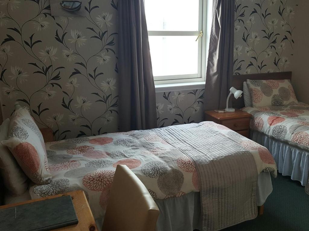Twin Room with Private Bathroom photo 1