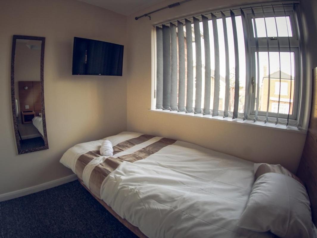 Single Room with Shared Bathroom photo 1