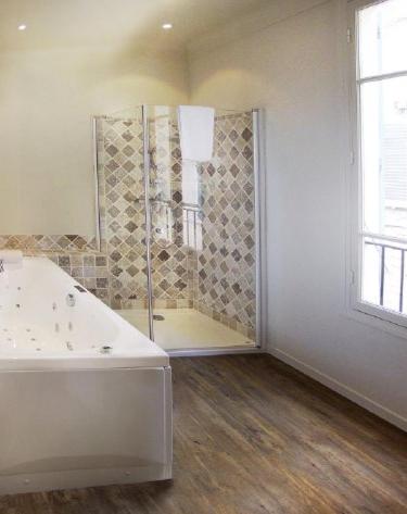 Double Room with Spa Bath photo 2