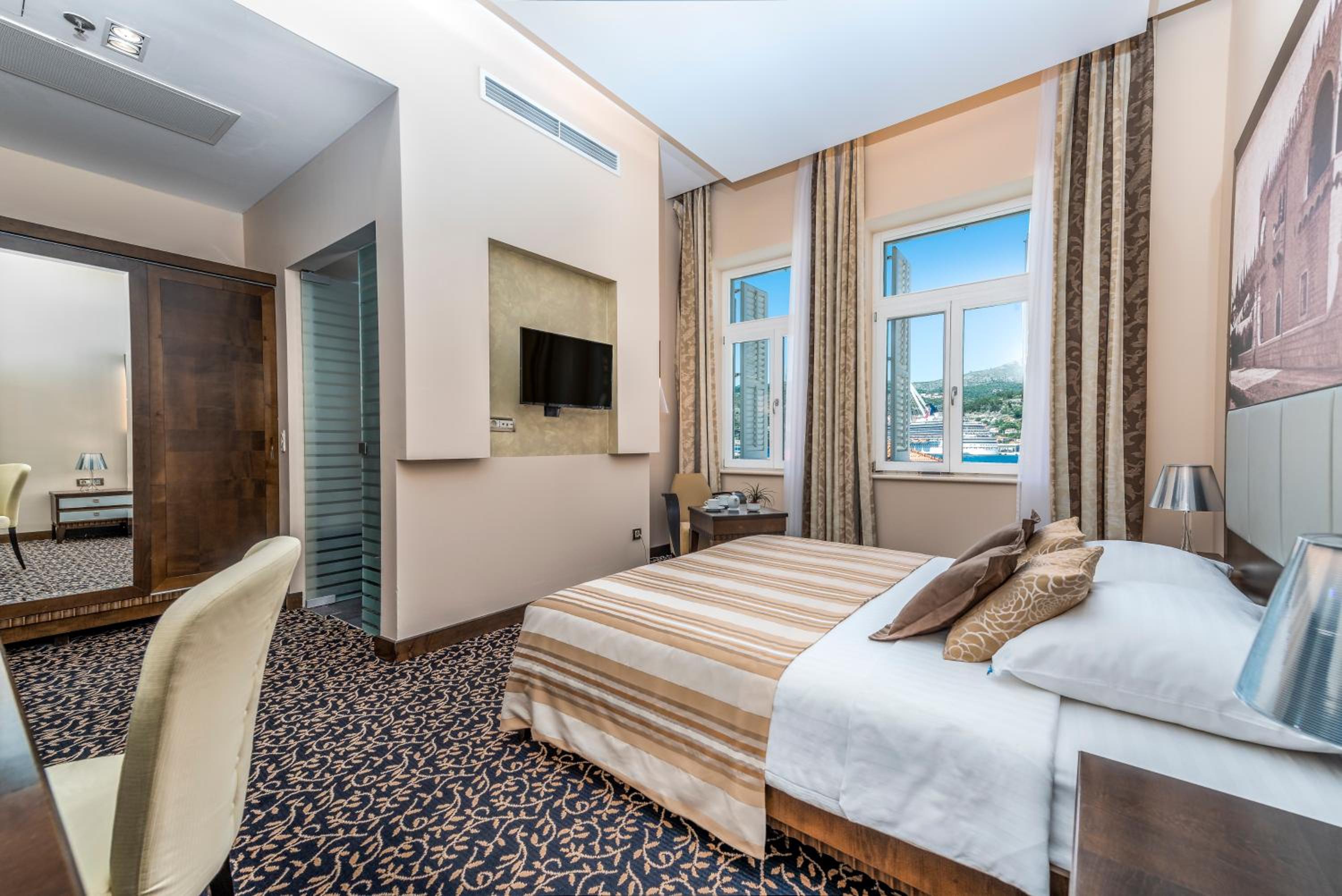 Superior Double Room with Marina View - Photo 8