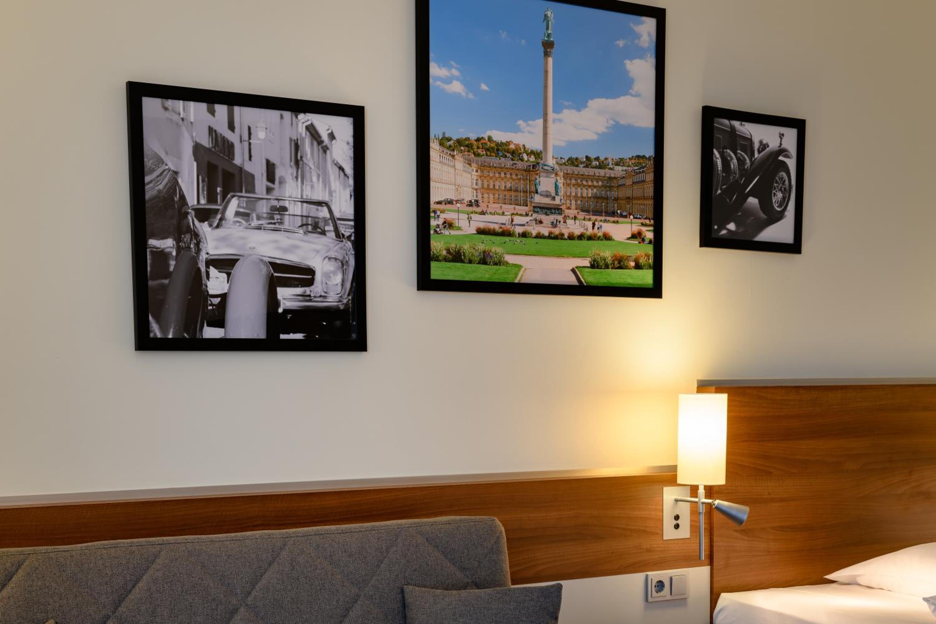 Superior Queen Room with Sofa Bed - Photo 4