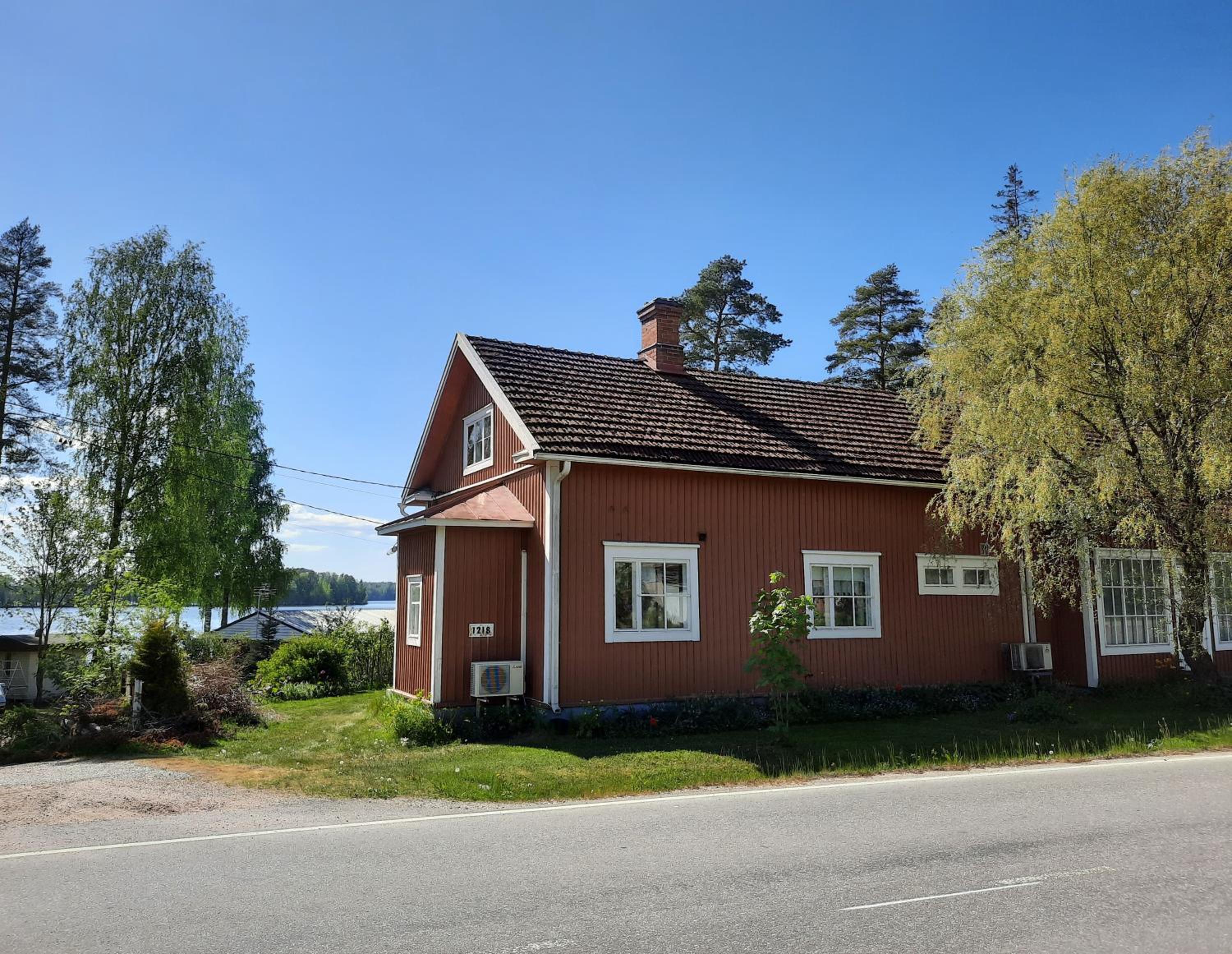 Apartment with Lake View - Photo 12