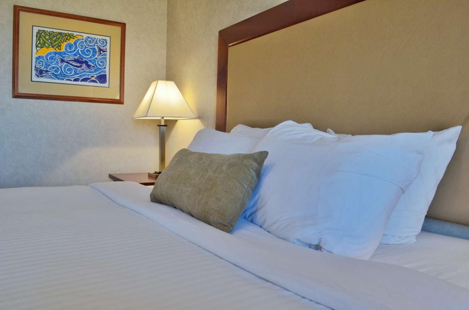 Queen Suite with Two Queen Beds - Non-Smoking photo 2