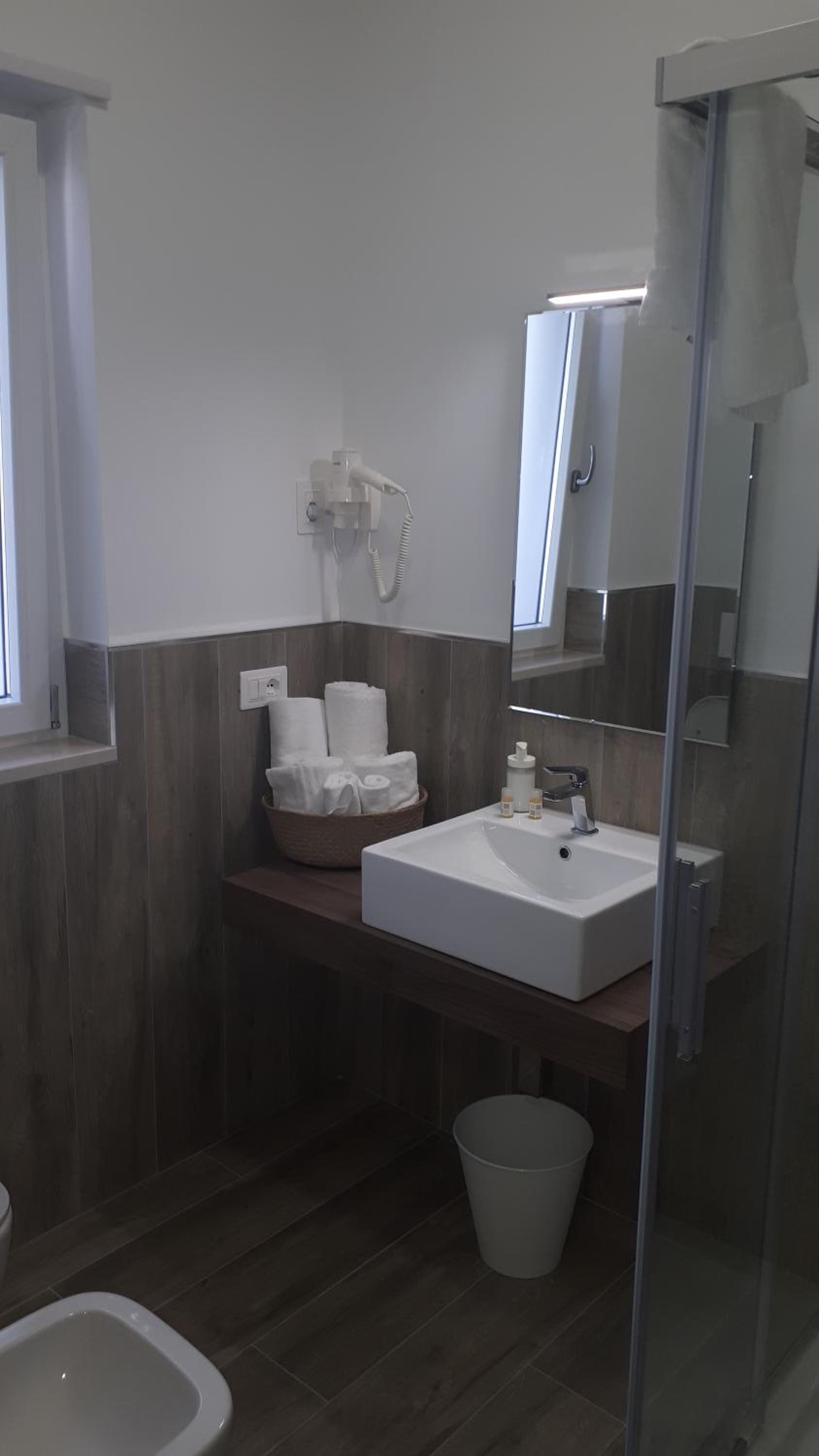 Double Room - Photo 13