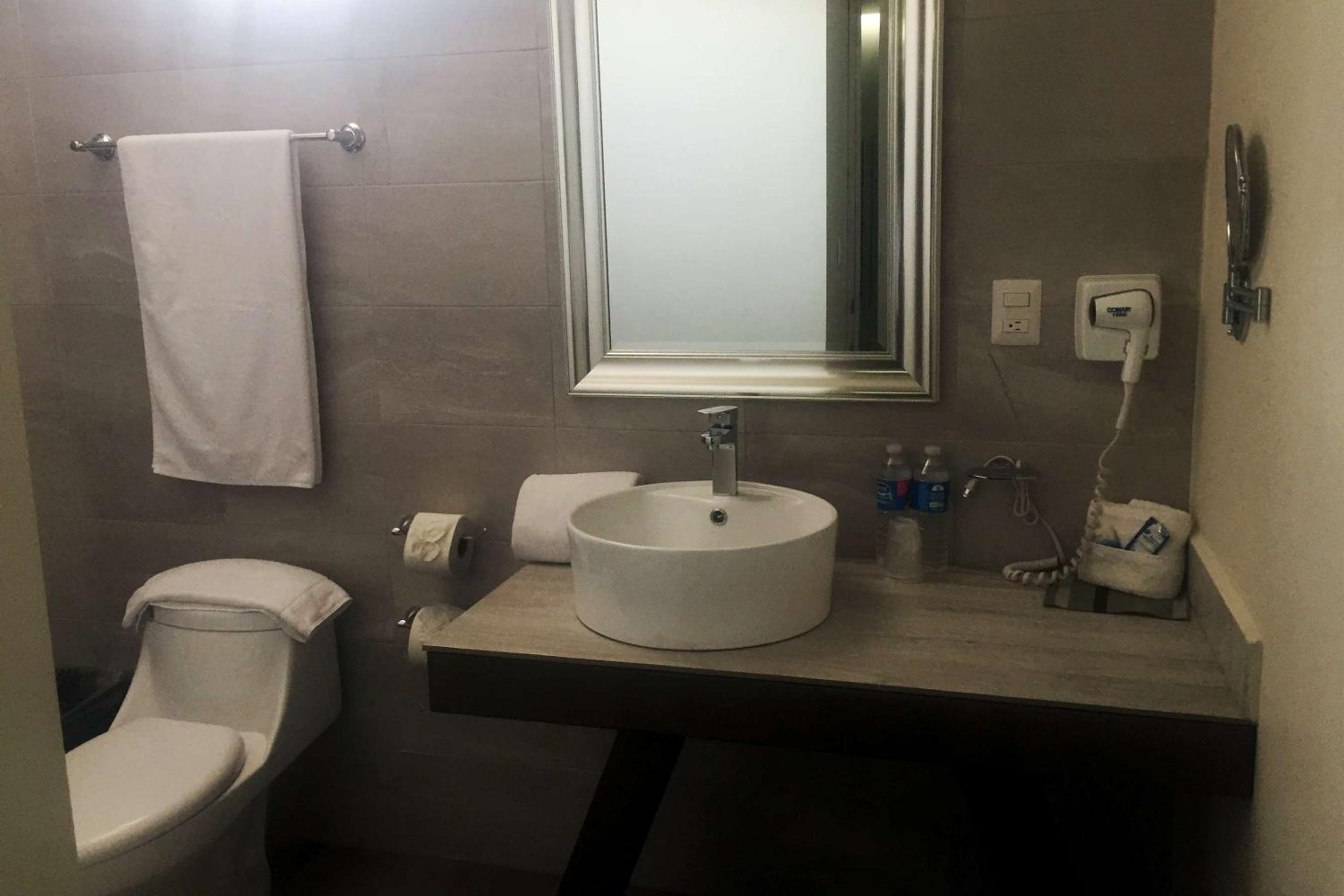 Double Room with Double Bed - Non-Smoking - Photo 20