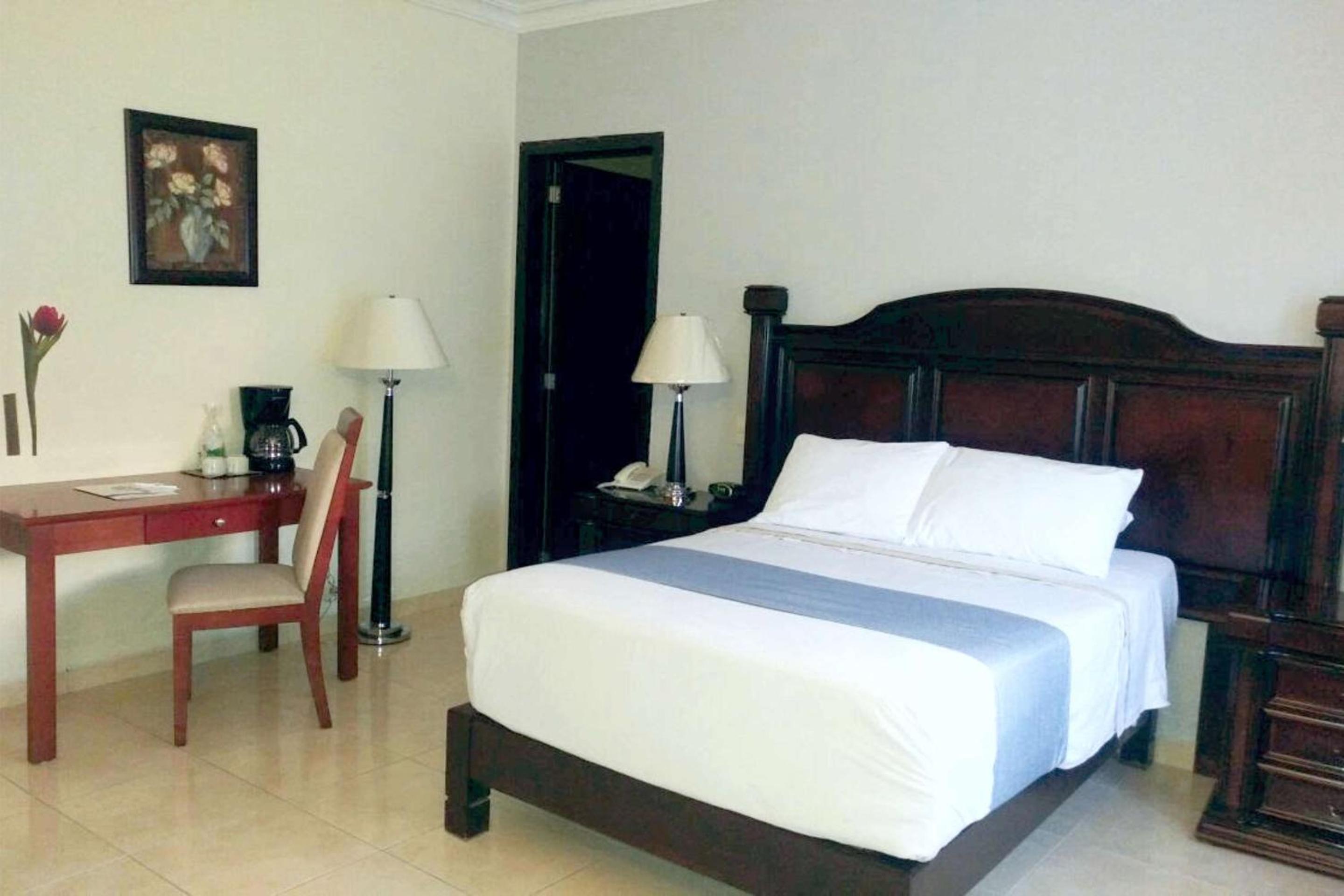 Double Room with Double Bed - Non-Smoking - Photo 18
