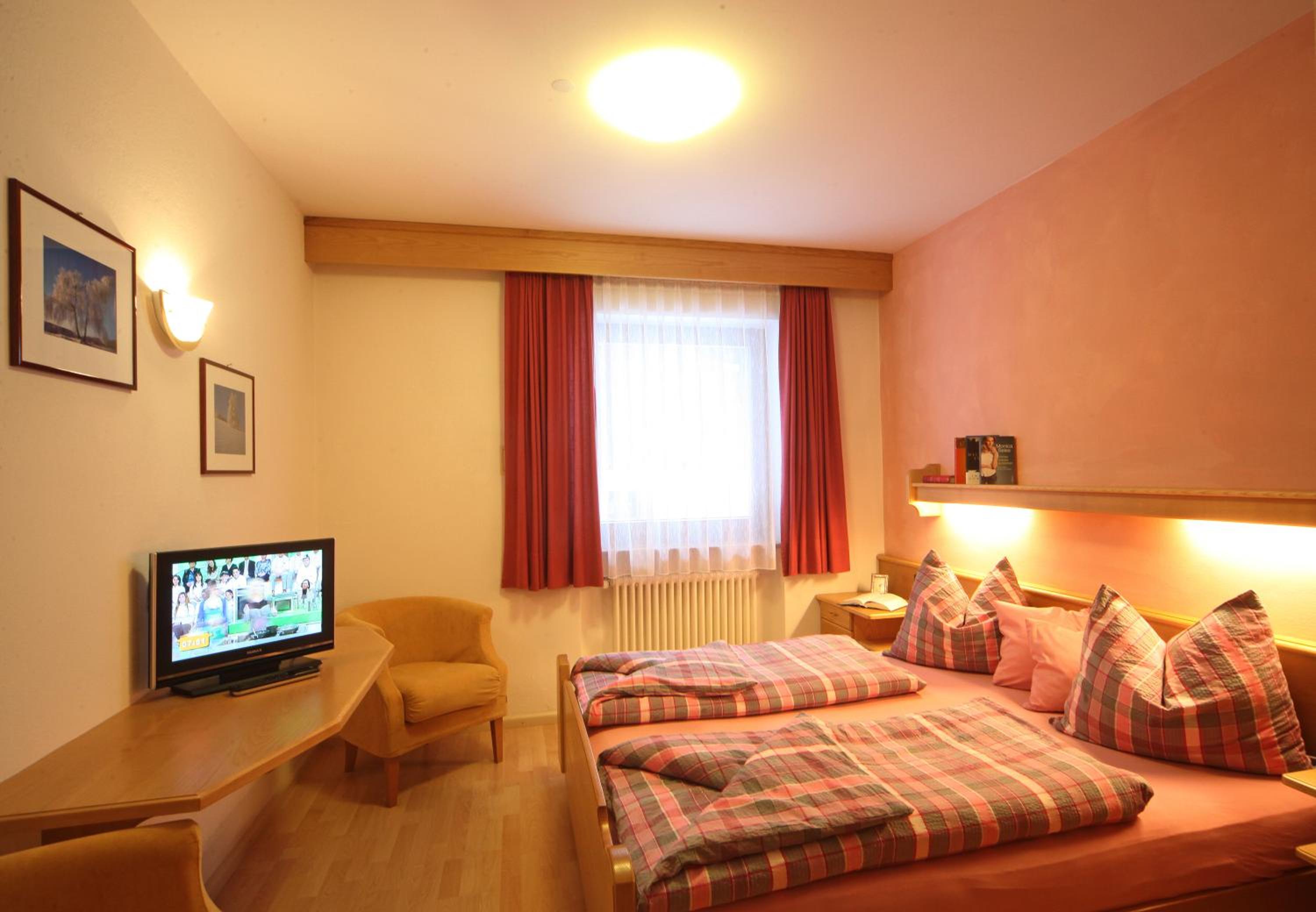 One-Bedroom Apartment (C) - Photo 3