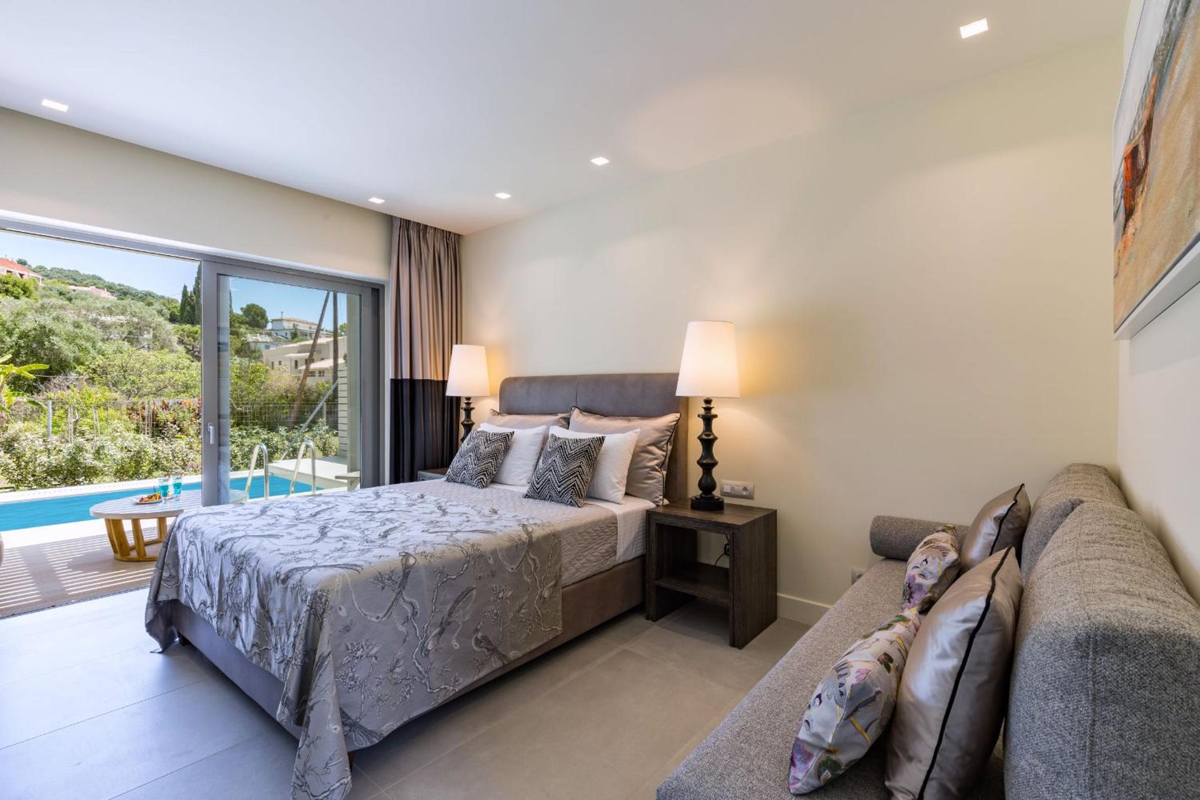 Suite with Private Pool thumbnail 5