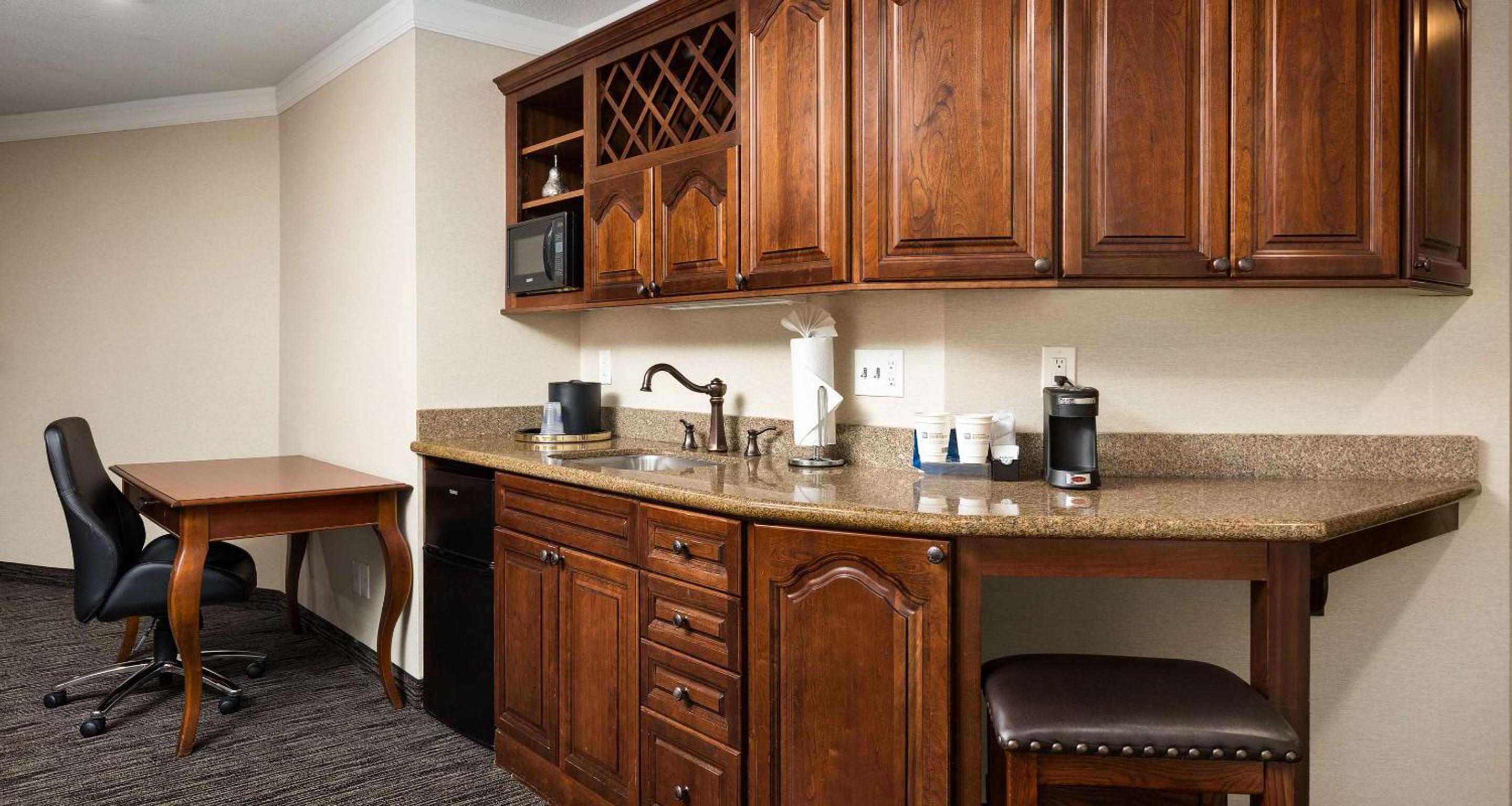King Suite with Living Area - Photo 3