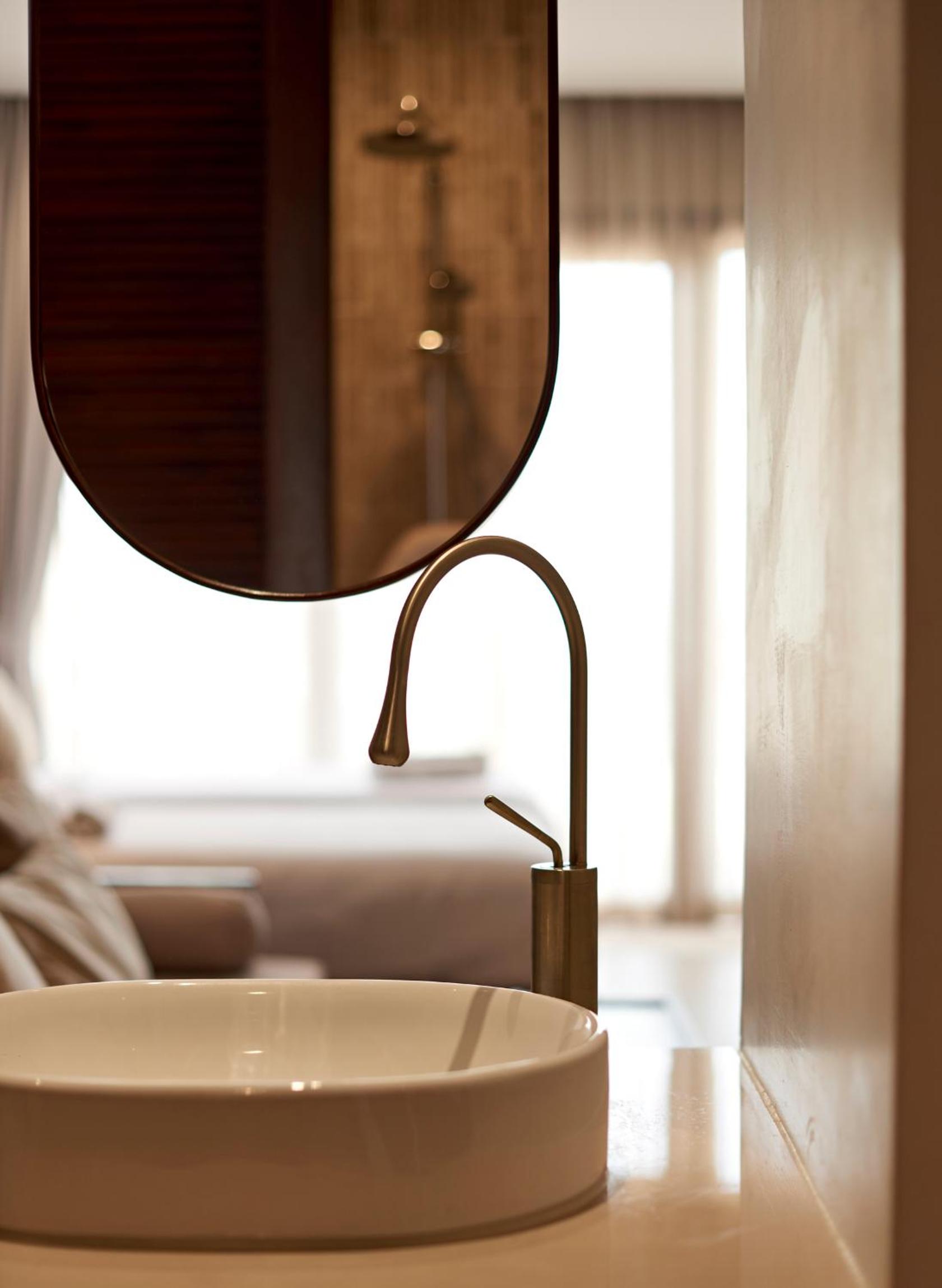 Twin Room with Sea View - Photo 5